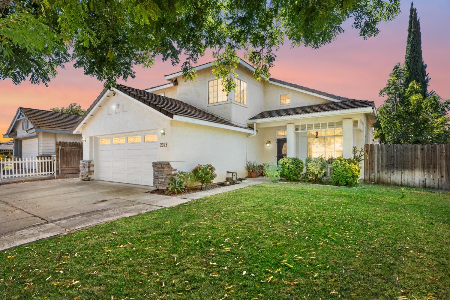 Detail Gallery Image 1 of 1 For 2328 Shadowbrook Way, Modesto,  CA 95351 - 4 Beds | 3 Baths