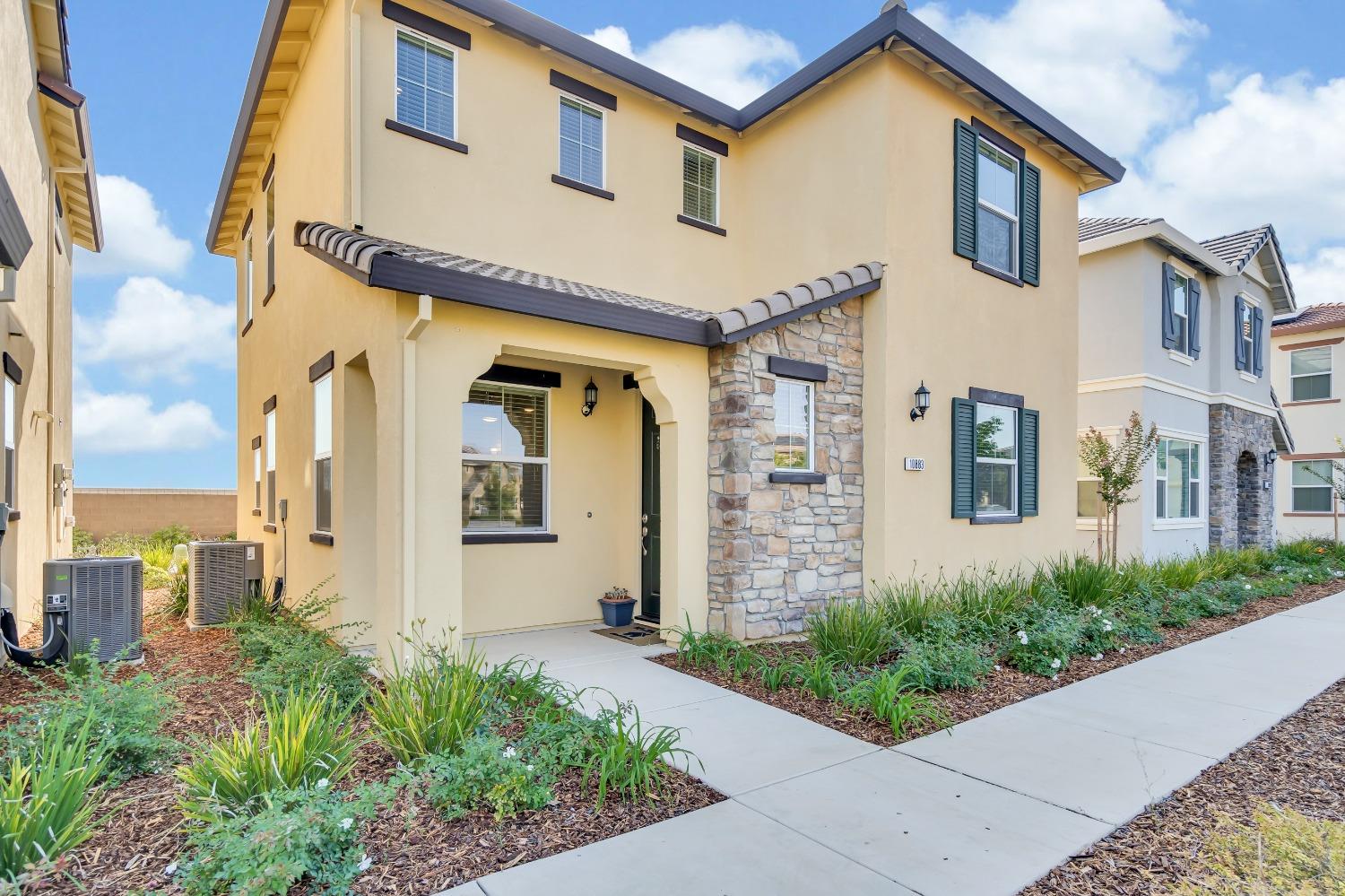 Detail Gallery Image 1 of 1 For 10883 Portico Cir, Rancho Cordova,  CA 95670 - 3 Beds | 2/1 Baths