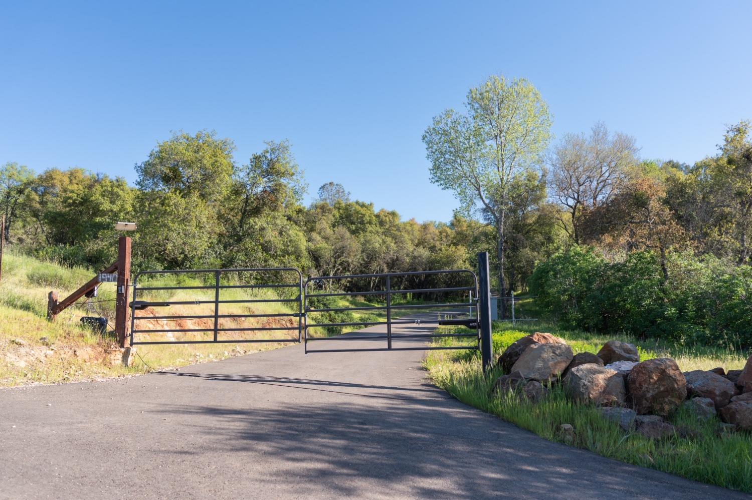 Detail Gallery Image 2 of 33 For 1940 Dorado Ridge Trl, El Dorado Hills,  CA 95762 - – Beds | – Baths