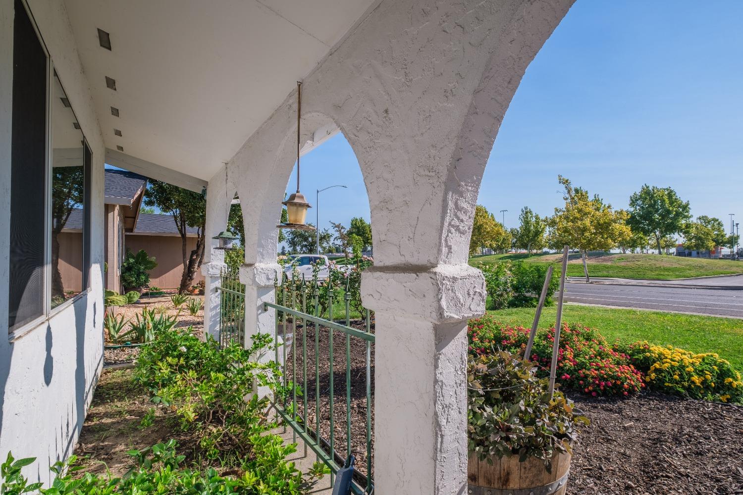 Detail Gallery Image 9 of 54 For 6107 Hillsdale Blvd, Sacramento,  CA 95842 - 3 Beds | 2 Baths