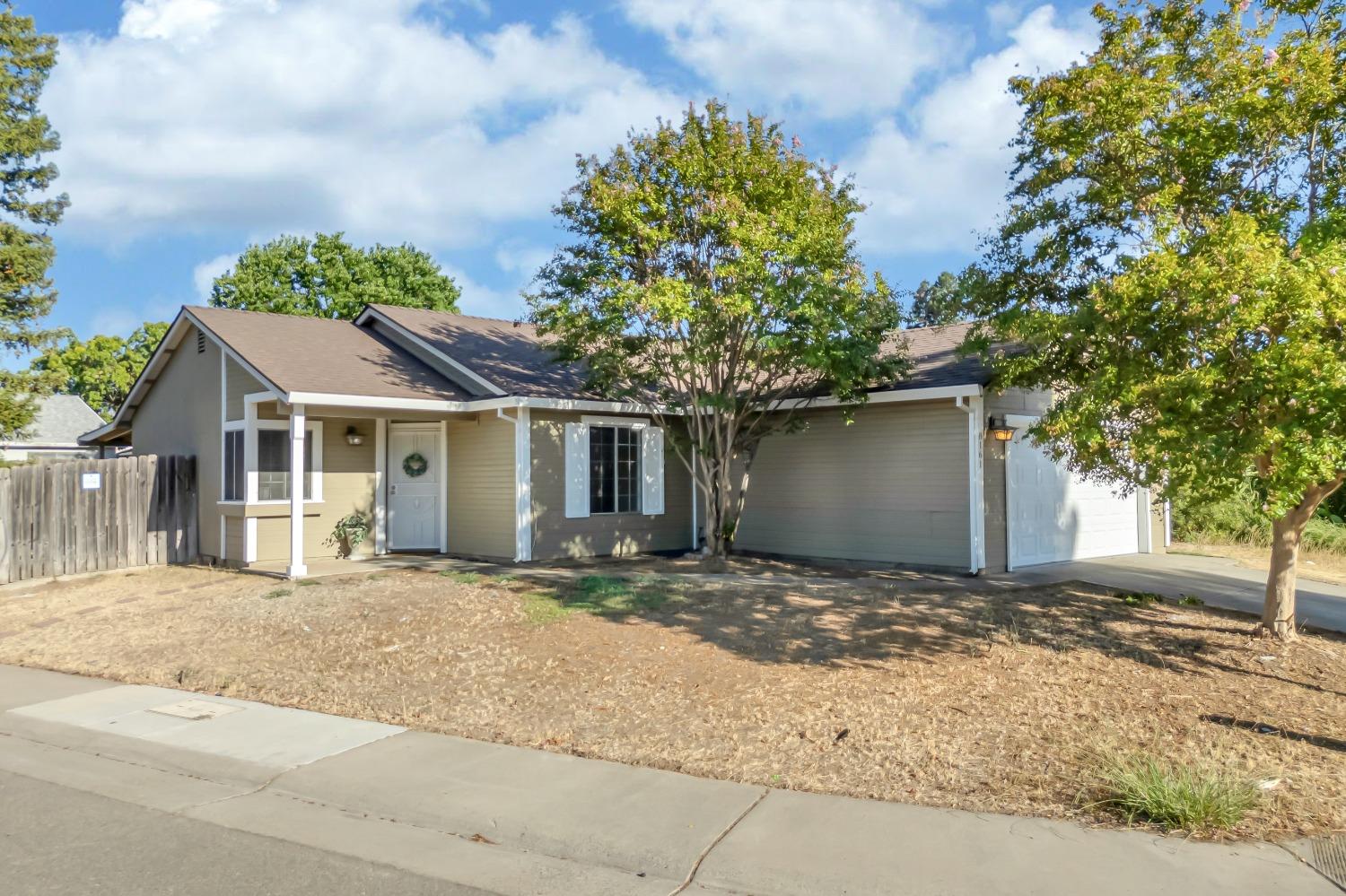 Detail Gallery Image 1 of 1 For 8161 Dunes Ct, Sacramento,  CA 95828 - 3 Beds | 2 Baths