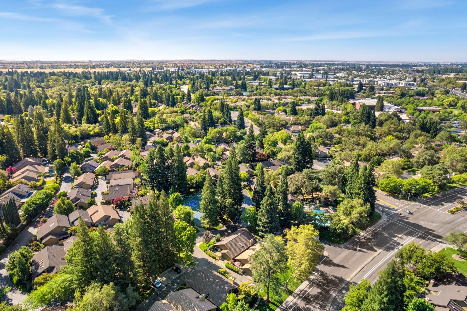 Detail Gallery Image 17 of 32 For 2212 Promontory Point Ln, Gold River,  CA 95670 - 2 Beds | 2 Baths