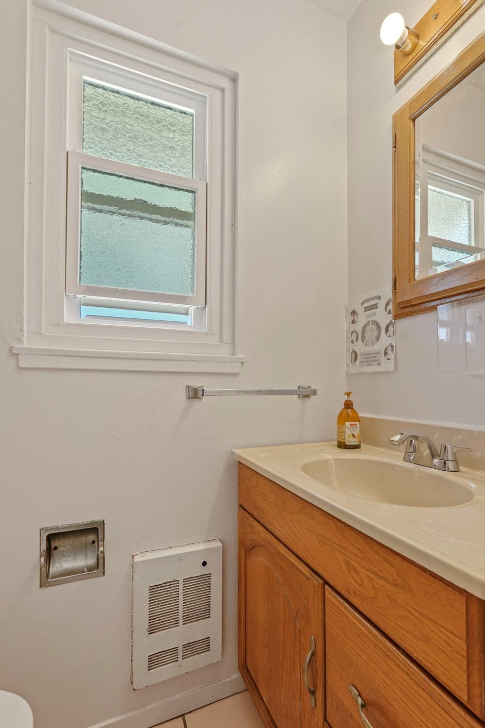 Detail Gallery Image 19 of 38 For 5336 Nelson St, Sacramento,  CA 95820 - 3 Beds | 1/1 Baths