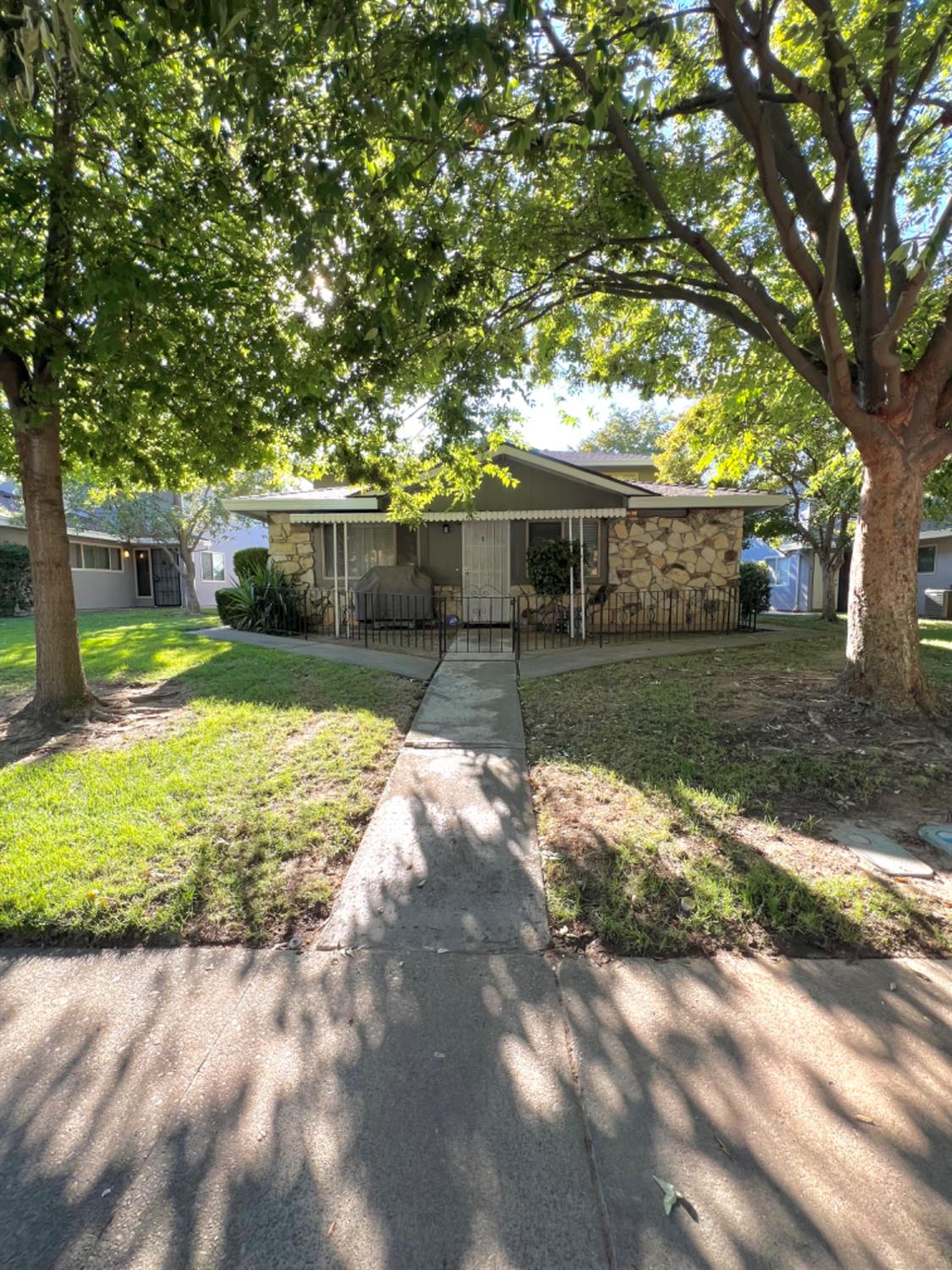 Detail Gallery Image 2 of 17 For 6217 Carlow Dr #1,  Citrus Heights,  CA 95621 - 2 Beds | 1 Baths