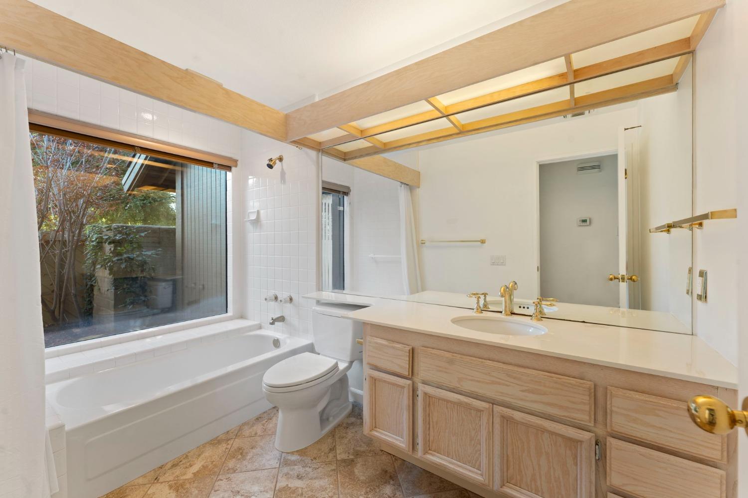 Detail Gallery Image 31 of 32 For 2212 Promontory Point Ln, Gold River,  CA 95670 - 2 Beds | 2 Baths