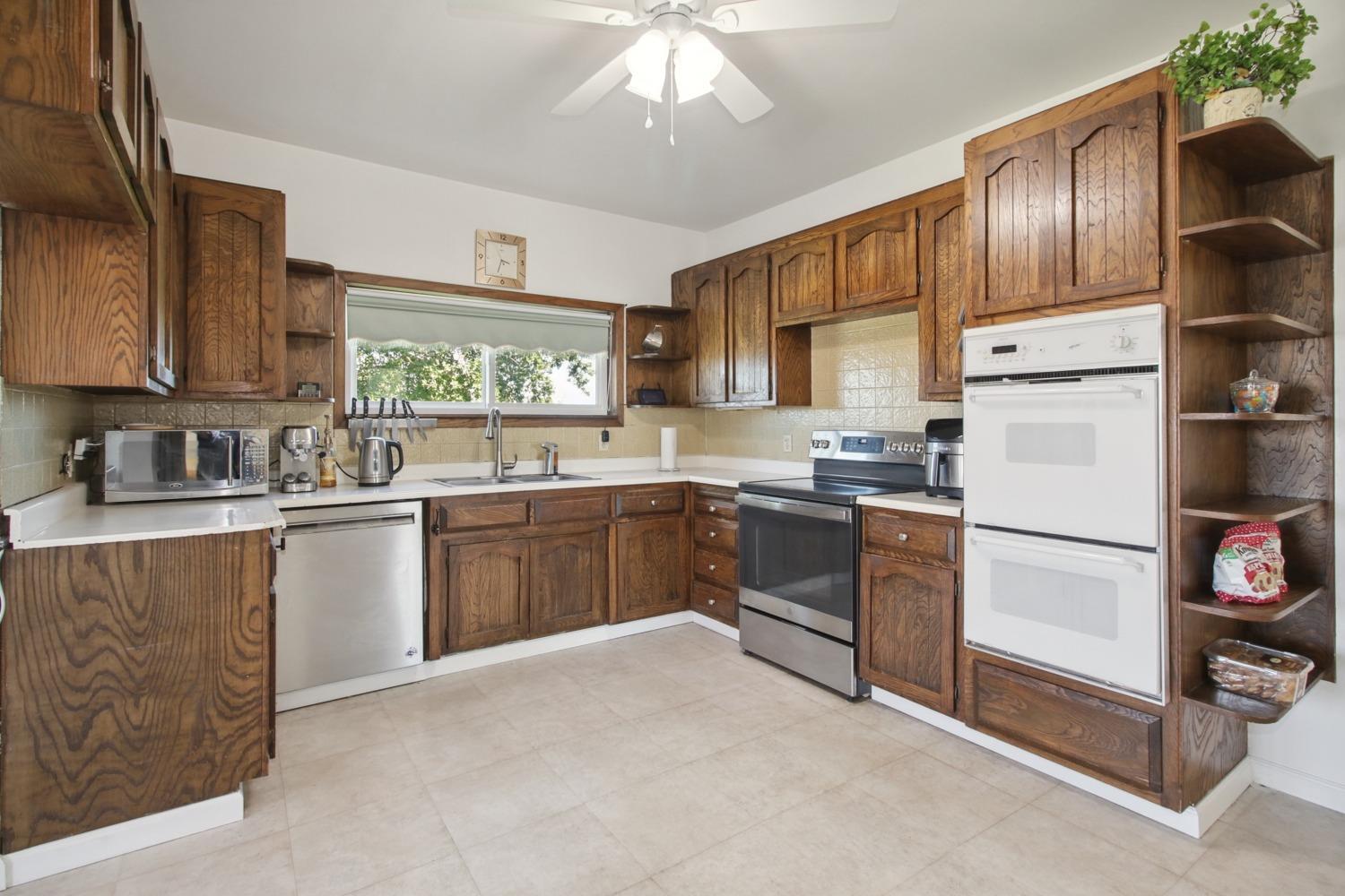 Detail Gallery Image 11 of 62 For 9149 Florin Rd, Sacramento,  CA 95829 - 3 Beds | 2 Baths