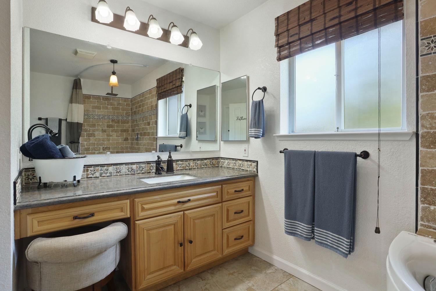 Detail Gallery Image 27 of 41 For 1946 Blue Bell Ct, Cool,  CA 95614 - 3 Beds | 2/1 Baths