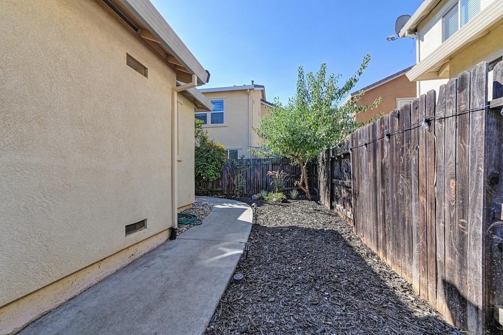 Detail Gallery Image 40 of 47 For 925 Courtyards Loop, Lincoln,  CA 95648 - 3 Beds | 2/1 Baths