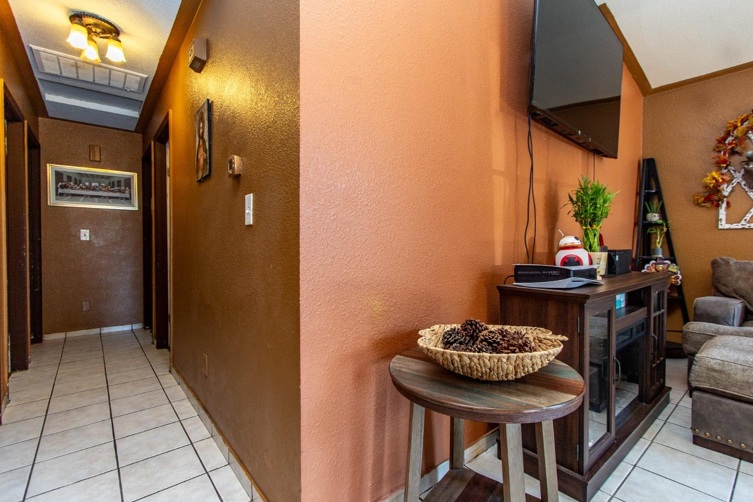 Detail Gallery Image 14 of 27 For 2336 N F St, Stockton,  CA 95205 - 3 Beds | 2 Baths