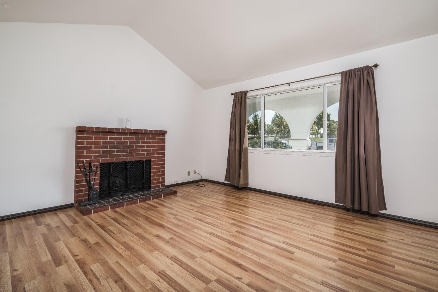 Detail Gallery Image 3 of 54 For 6107 Hillsdale Blvd, Sacramento,  CA 95842 - 3 Beds | 2 Baths