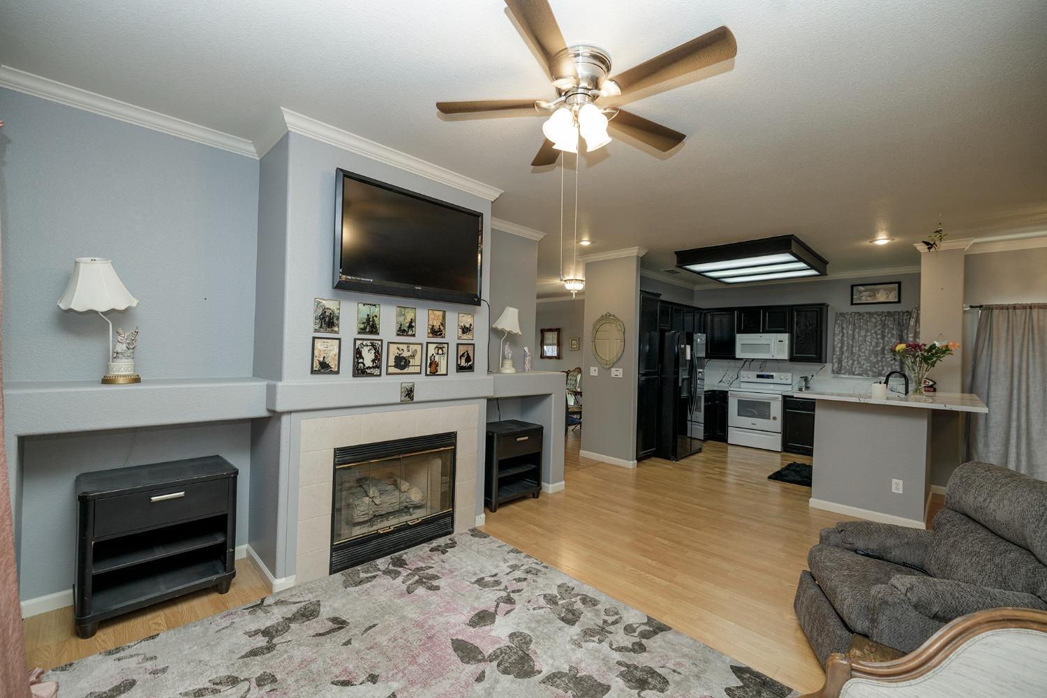 Detail Gallery Image 9 of 37 For 2162 Spring Blossom Ln, Turlock,  CA 95382 - 2 Beds | 2 Baths