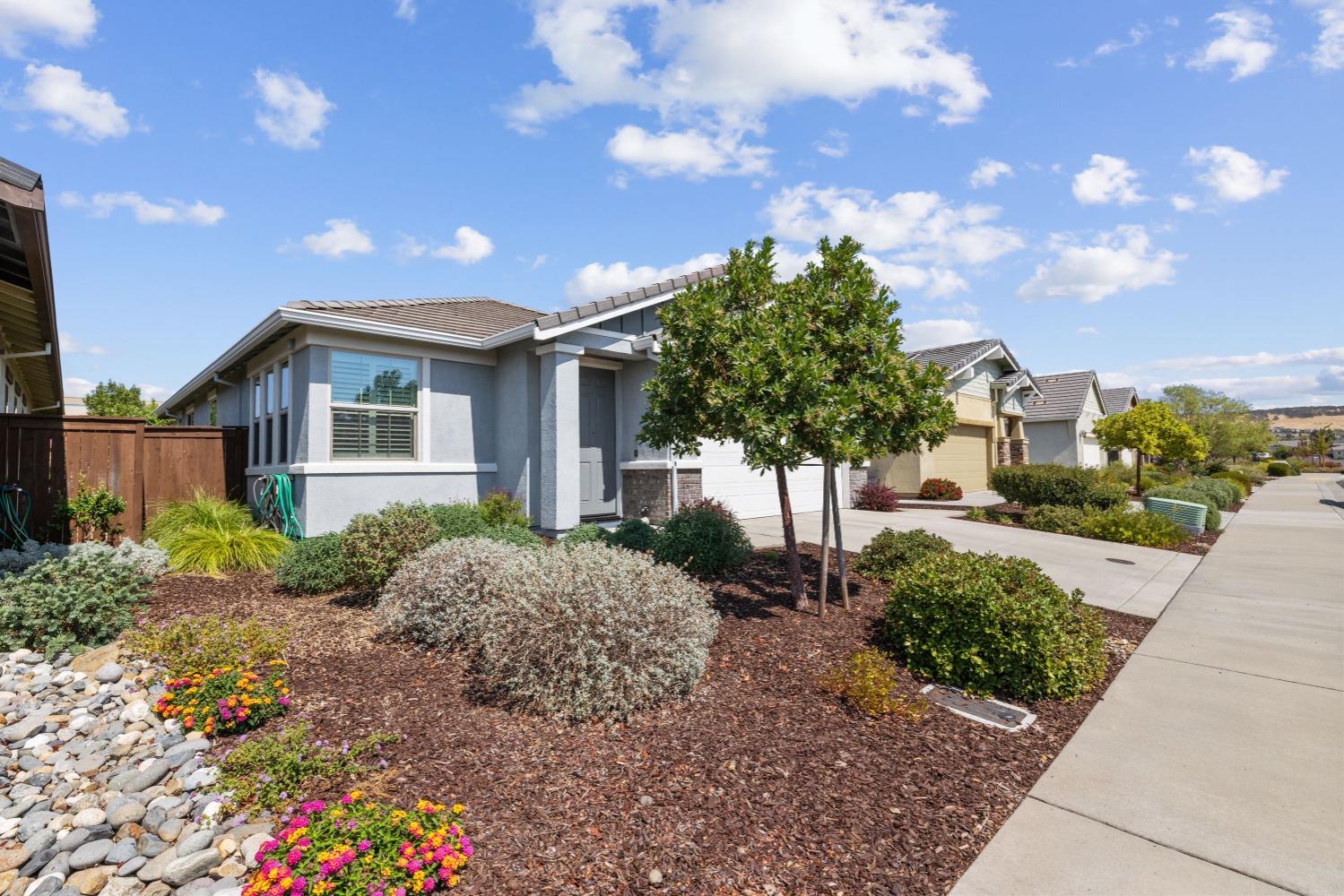 Detail Gallery Image 2 of 36 For 6089 Hot Springs Dr, El Dorado Hills,  CA 95762 - 2 Beds | 2/1 Baths