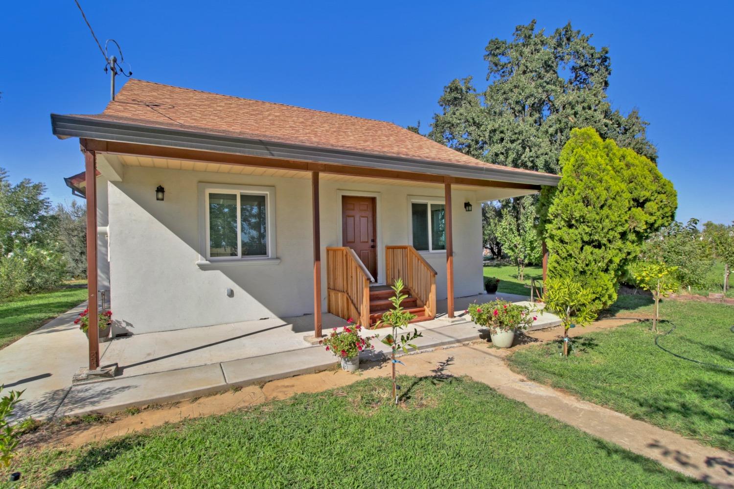 Detail Gallery Image 3 of 62 For 9149 Florin Rd, Sacramento,  CA 95829 - 3 Beds | 2 Baths