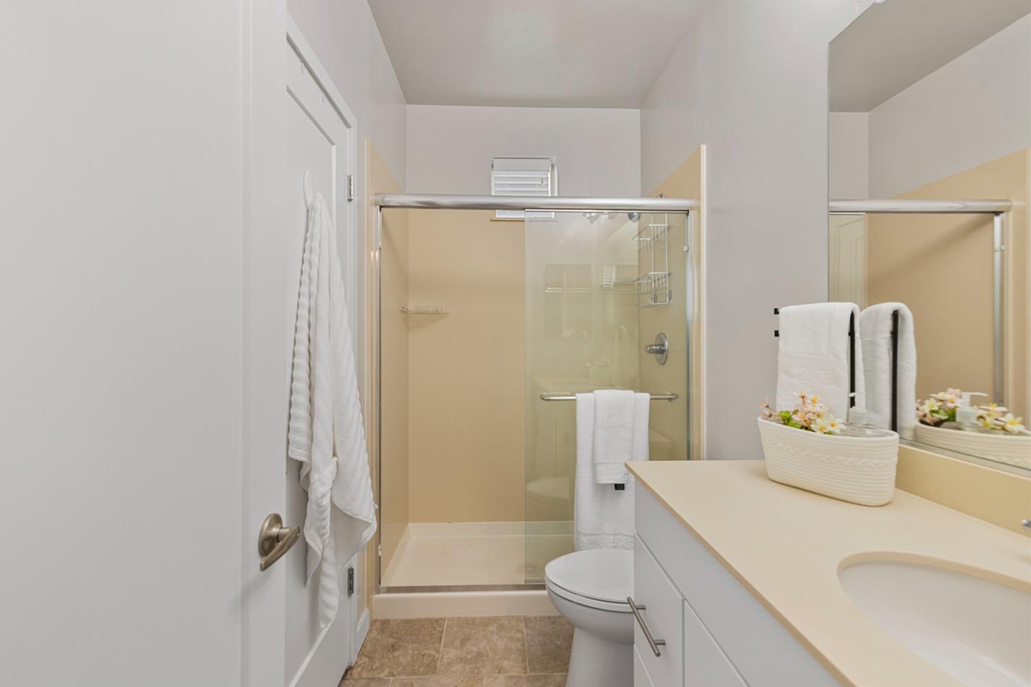 Detail Gallery Image 26 of 33 For 449 Lug Ln, Sacramento,  CA 95818 - 2 Beds | 2 Baths