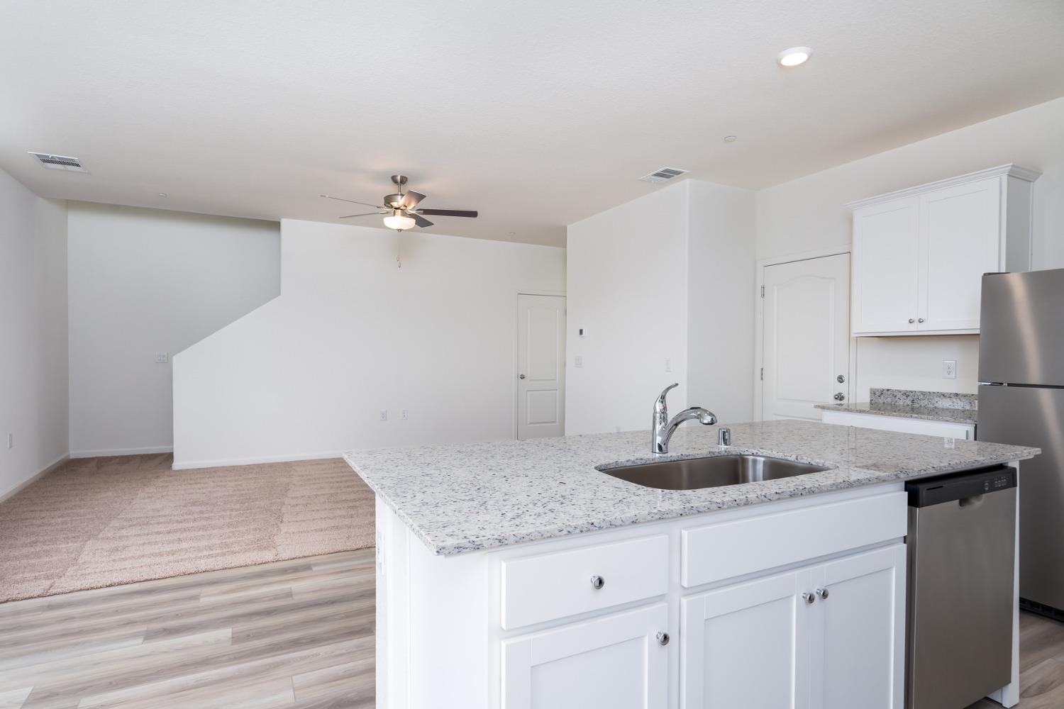 Detail Gallery Image 3 of 10 For 2221 Mia Dr, Newman,  CA 95360 - 4 Beds | 2/1 Baths