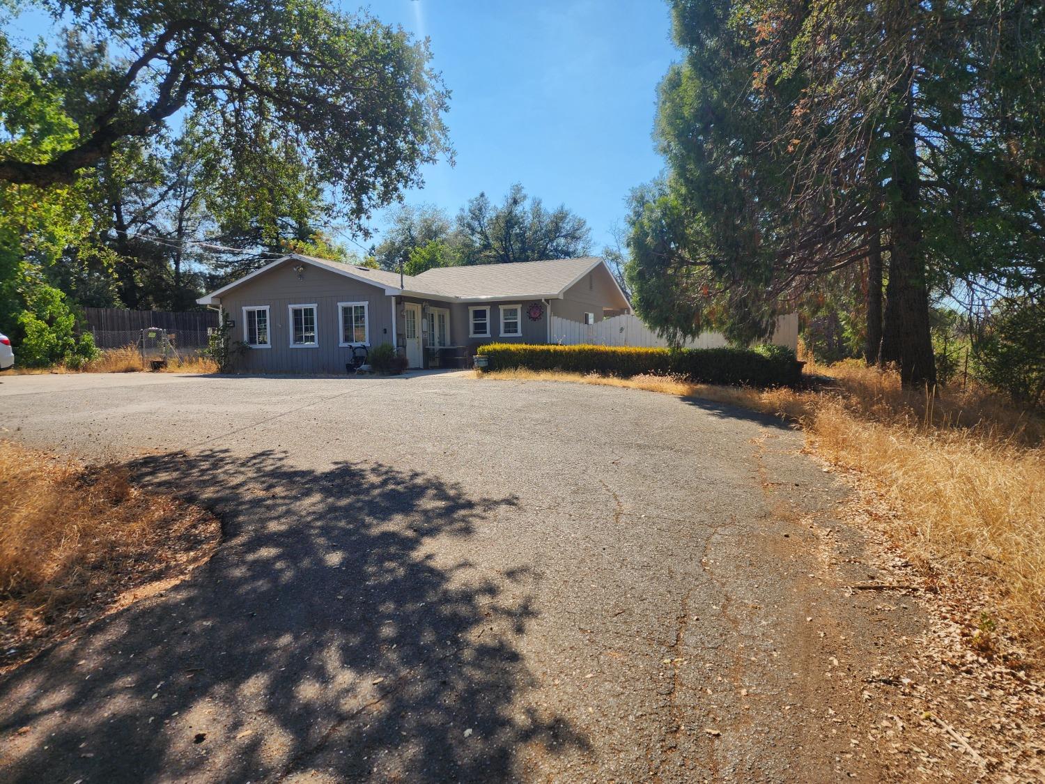 Detail Gallery Image 2 of 7 For 3550 El Dorado Rd, Placerville,  CA 95667 - 4 Beds | 2 Baths