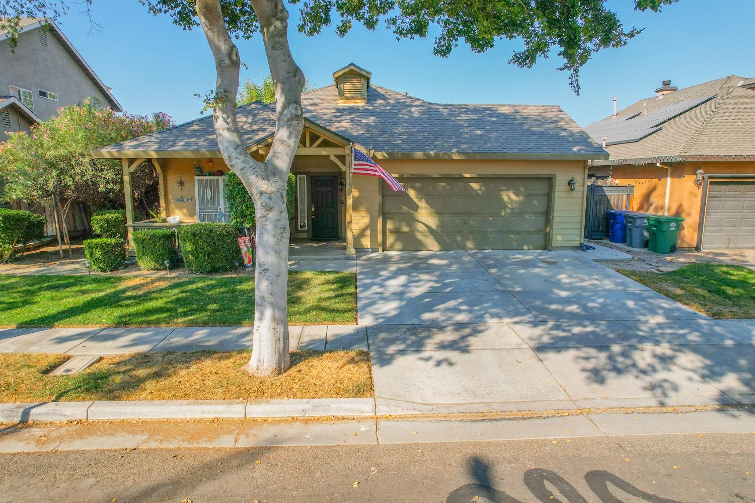 Detail Gallery Image 1 of 1 For 1862 Pitzer Way, Los Banos,  CA 93635 - 3 Beds | 2 Baths