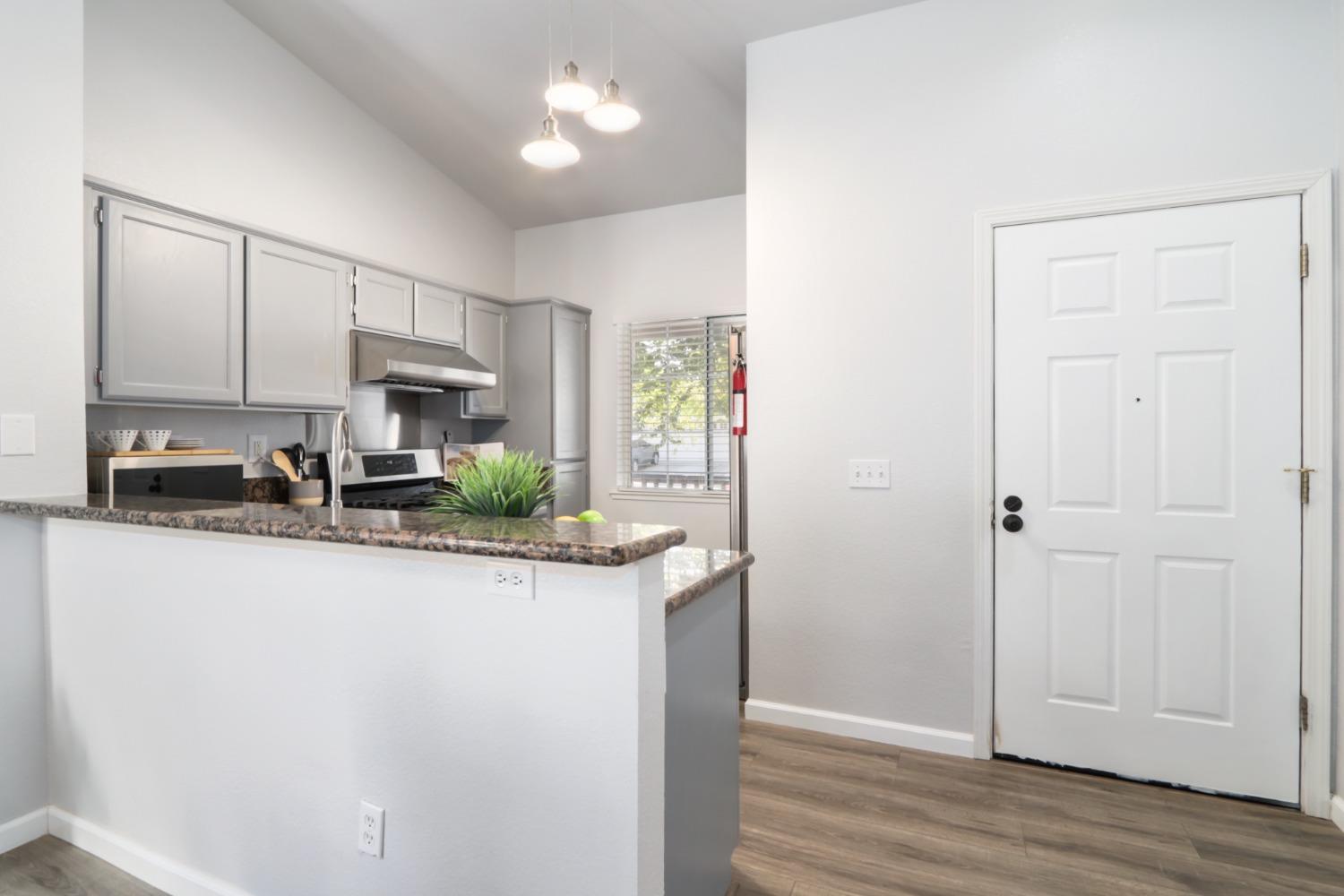 Detail Gallery Image 13 of 31 For 1426 Escolar Ct, Davis,  CA 95618 - 2 Beds | 2 Baths