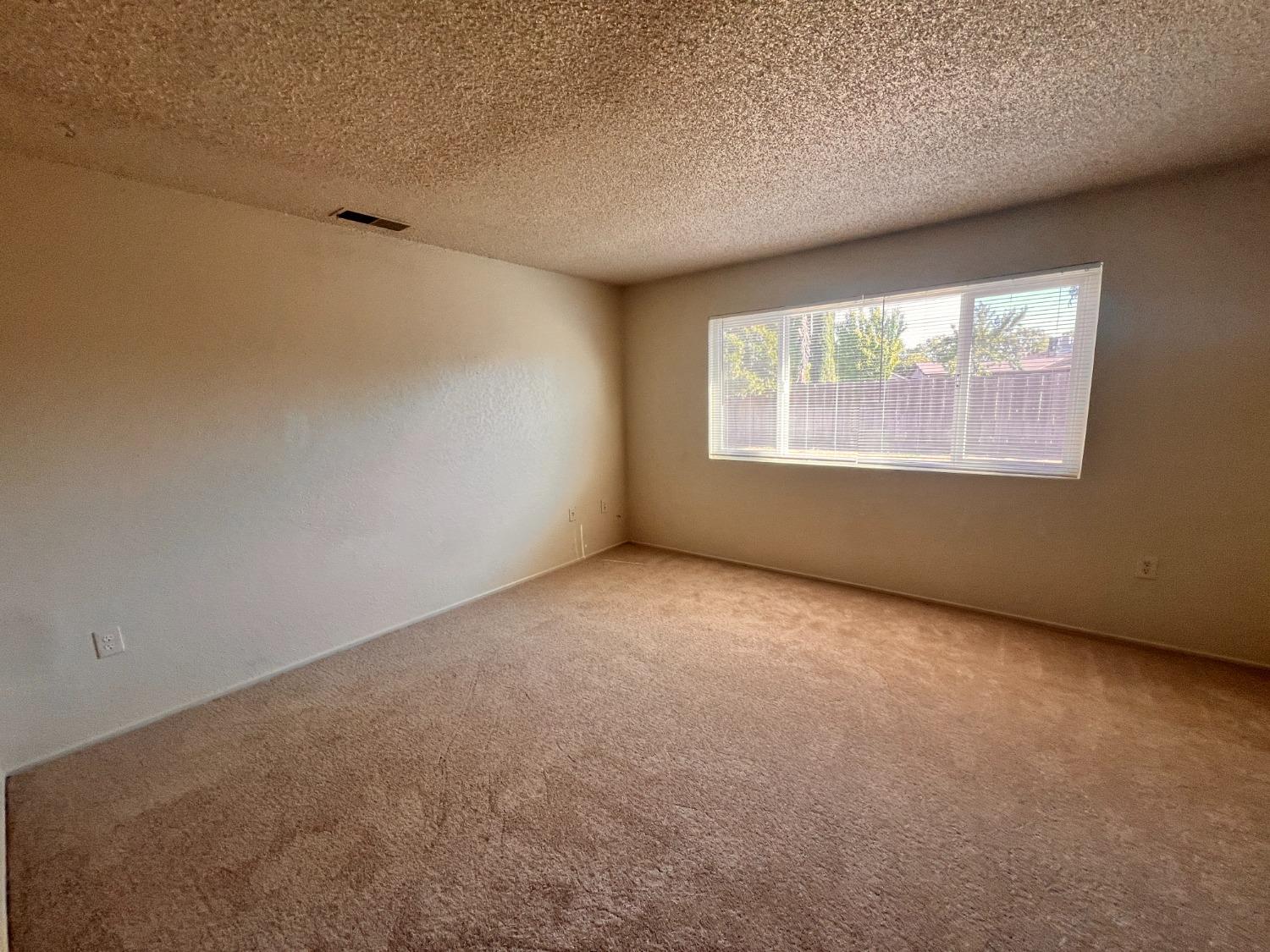 Detail Gallery Image 5 of 12 For 568 Argonaut St, Manteca,  CA 95336 - 3 Beds | 2 Baths