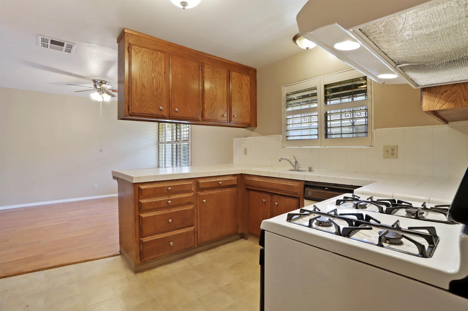 Detail Gallery Image 7 of 33 For 5310 N El Dorado St #14,  Stockton,  CA 95207 - 3 Beds | 2 Baths