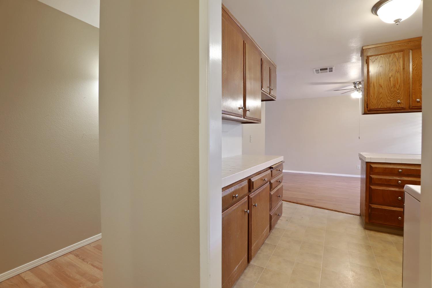 Detail Gallery Image 6 of 33 For 5310 N El Dorado St #14,  Stockton,  CA 95207 - 3 Beds | 2 Baths