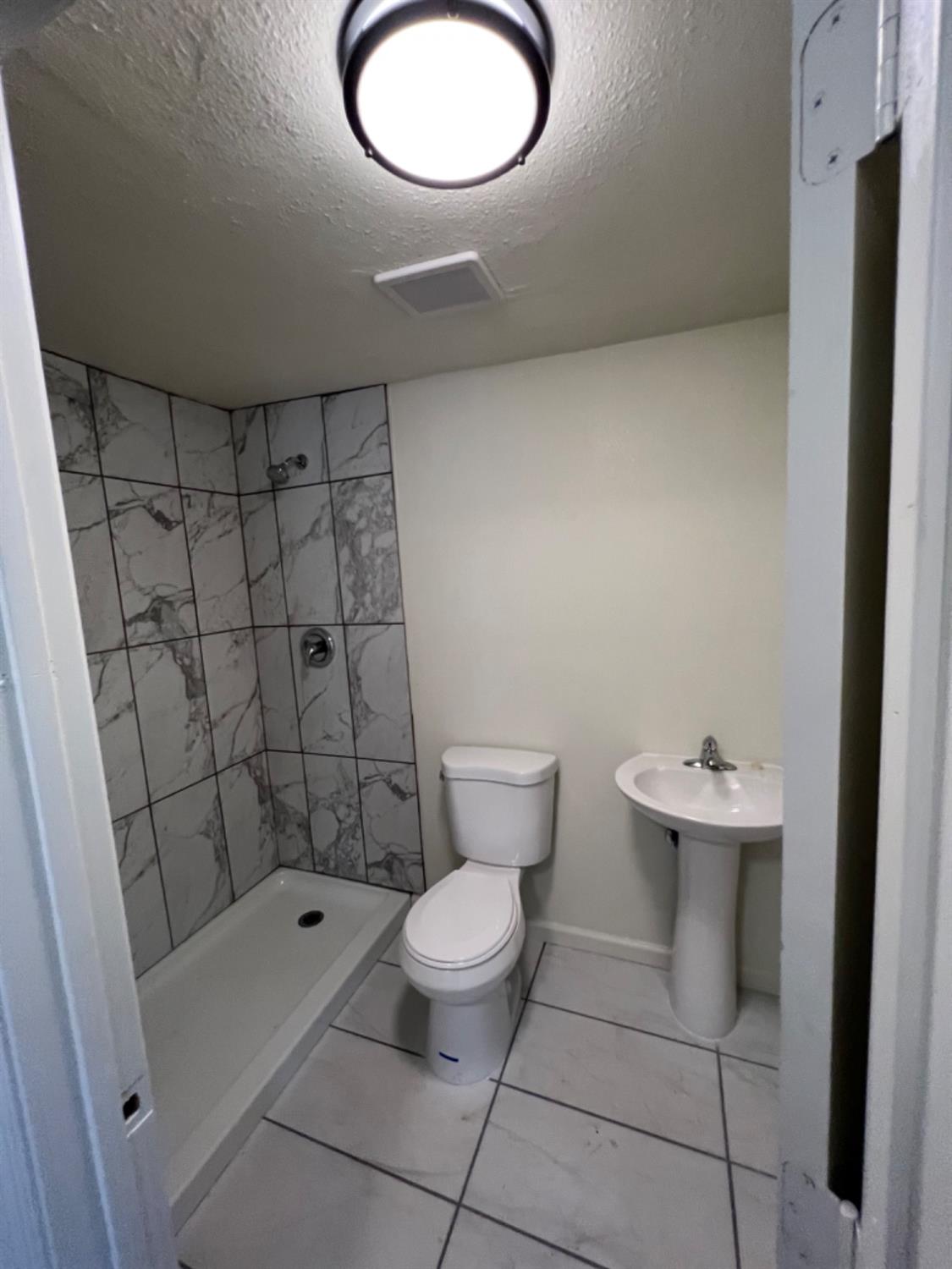 Detail Gallery Image 2 of 7 For 1341 W Orangeburg Ave, Modesto,  CA 95350 - 2 Beds | 1 Baths