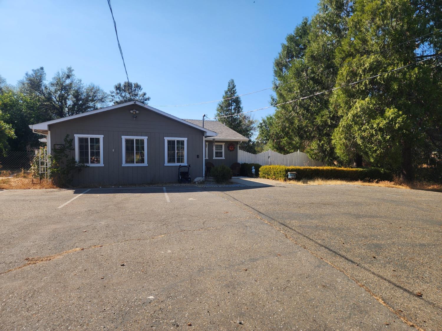 Detail Gallery Image 4 of 7 For 3550 El Dorado Rd, Placerville,  CA 95667 - 4 Beds | 2 Baths