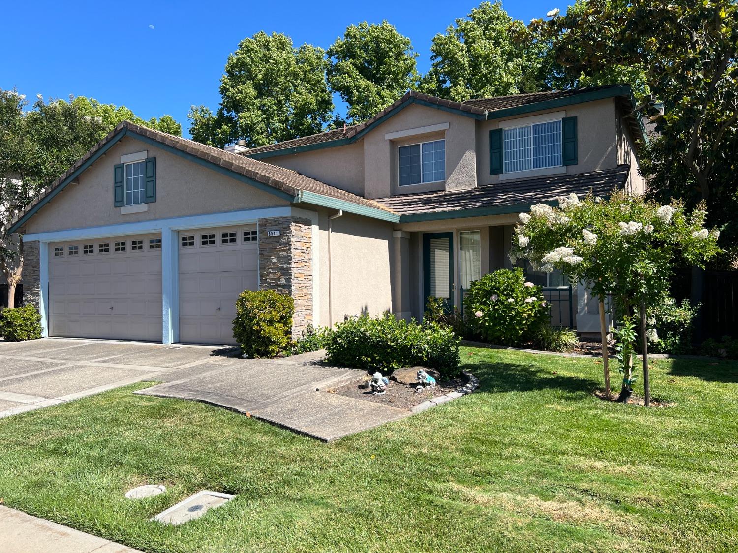 Detail Gallery Image 1 of 18 For 6541 Brook Hollow Cir, Stockton,  CA 95219 - 5 Beds | 3/1 Baths