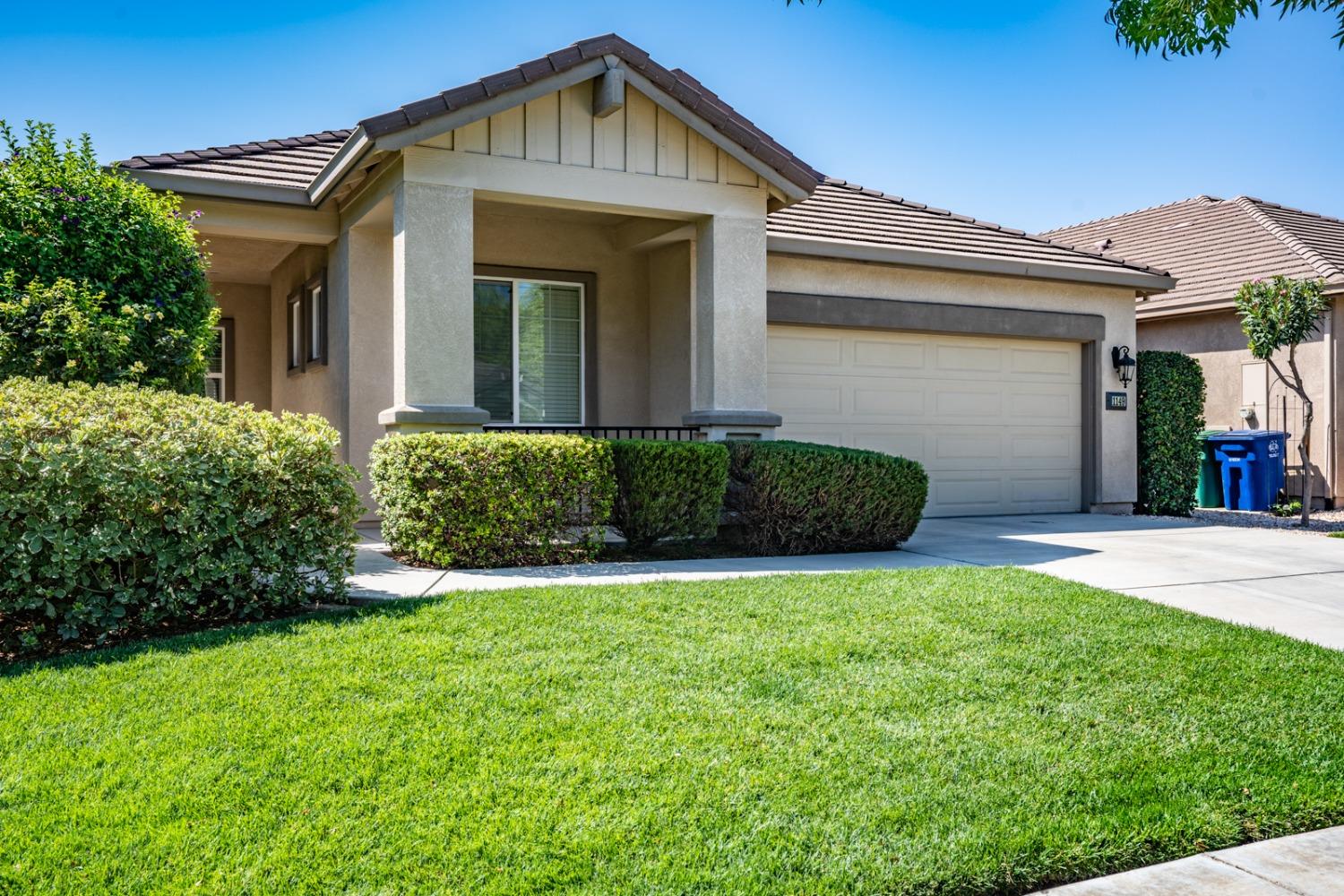 Detail Gallery Image 1 of 41 For 1149 Bellflower Way, Los Banos,  CA 93635 - 4 Beds | 2 Baths