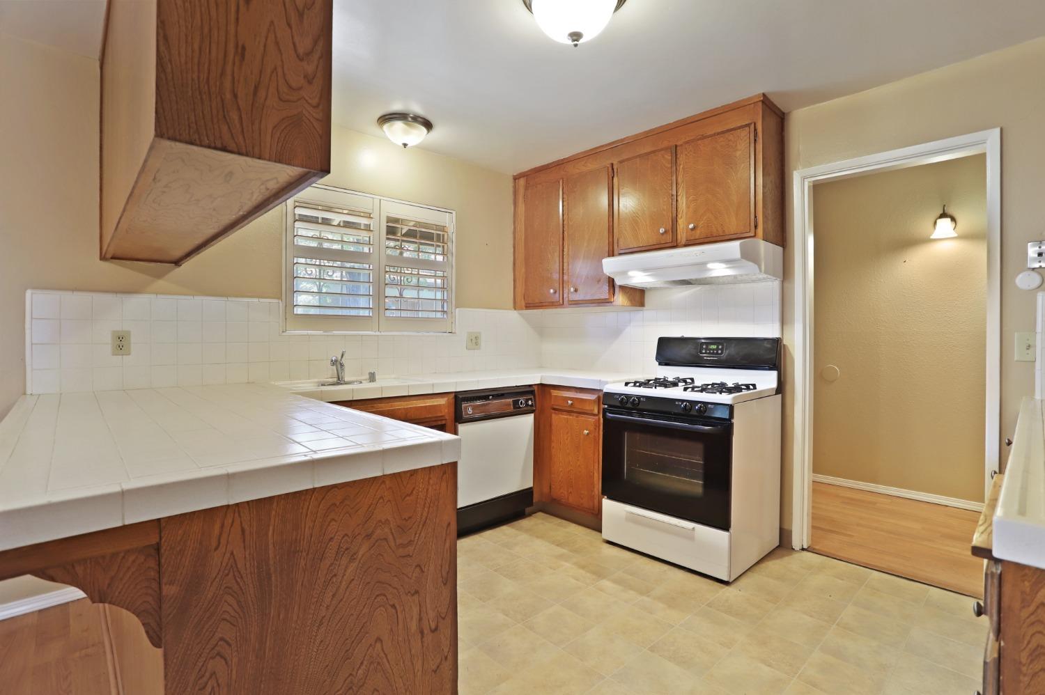 Detail Gallery Image 8 of 33 For 5310 N El Dorado St #14,  Stockton,  CA 95207 - 3 Beds | 2 Baths