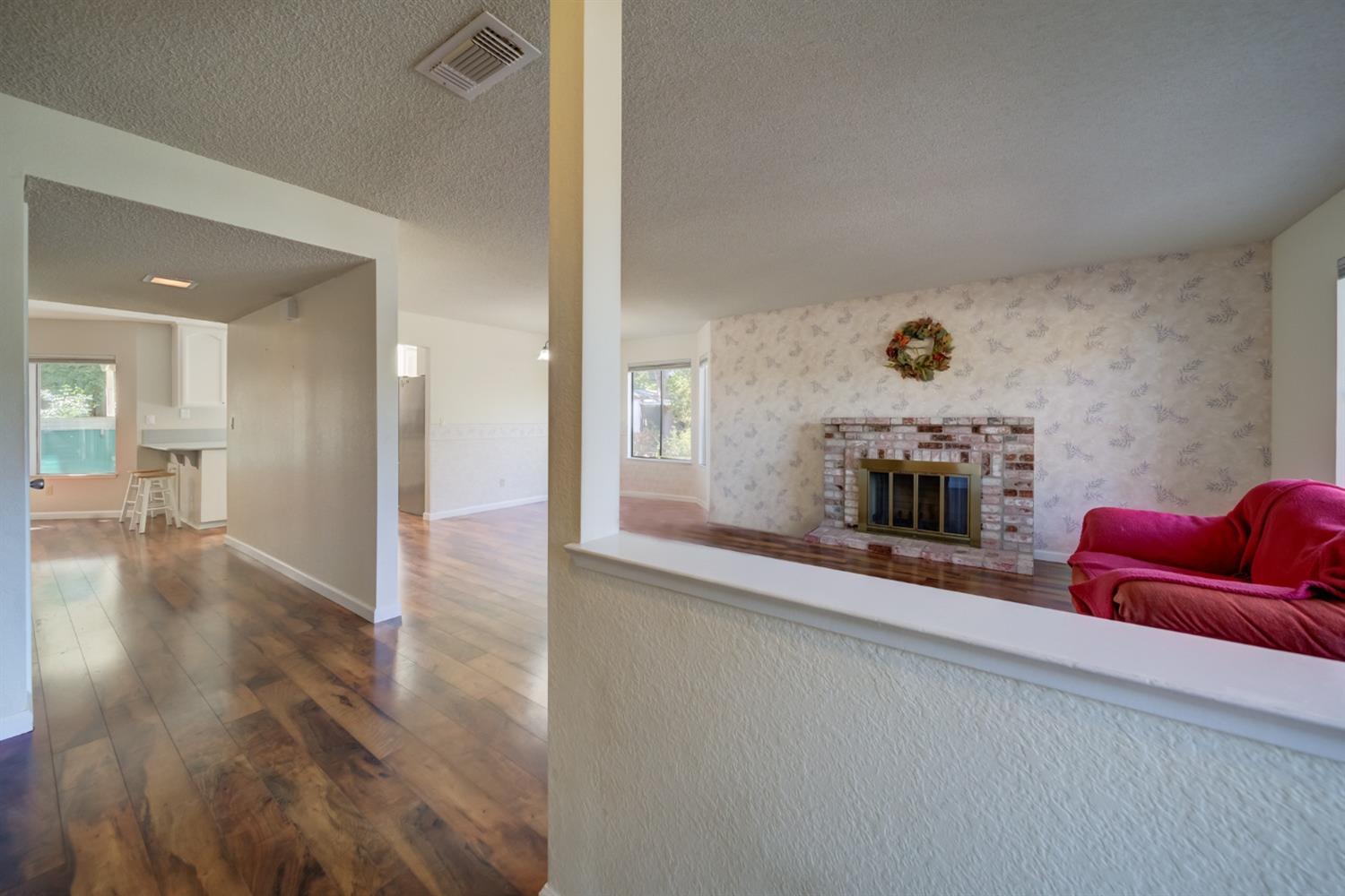 Detail Gallery Image 11 of 64 For 117 Cheryl Ct, Folsom,  CA 95630 - 4 Beds | 2/1 Baths