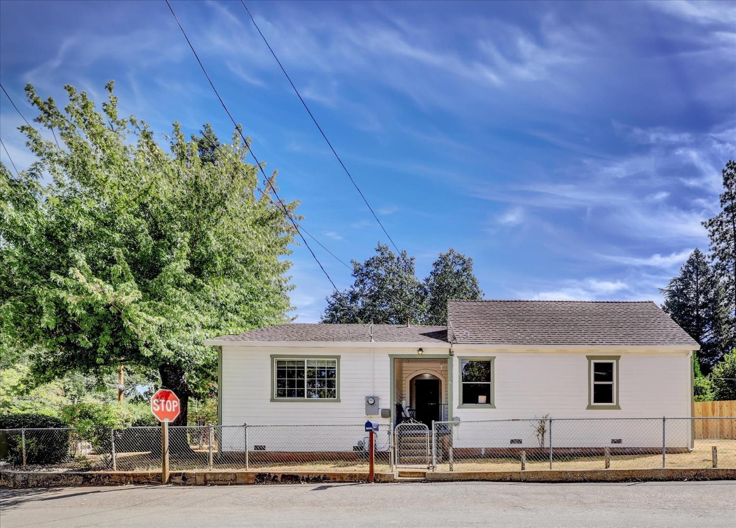 Detail Gallery Image 2 of 78 For 13207 Ridge Rd, Grass Valley,  CA 95945 - 3 Beds | 2 Baths