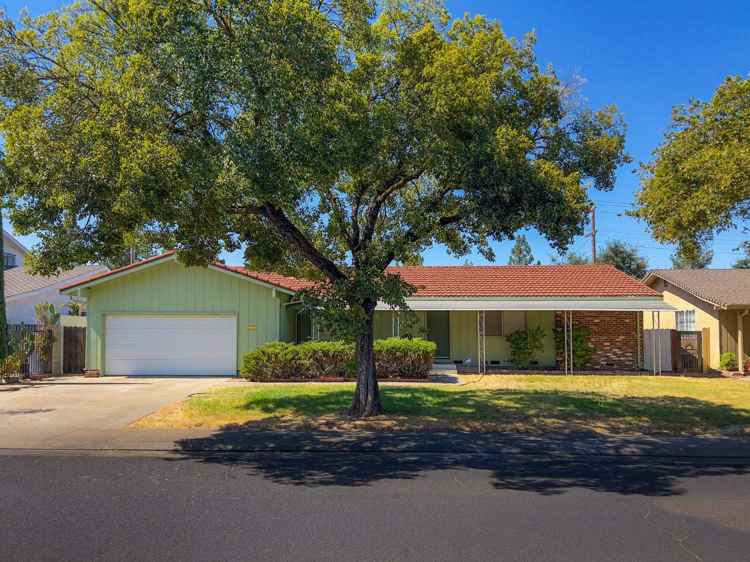 Detail Gallery Image 1 of 19 For 413 Pickwood Ln, Stockton,  CA 95207 - 3 Beds | 2 Baths