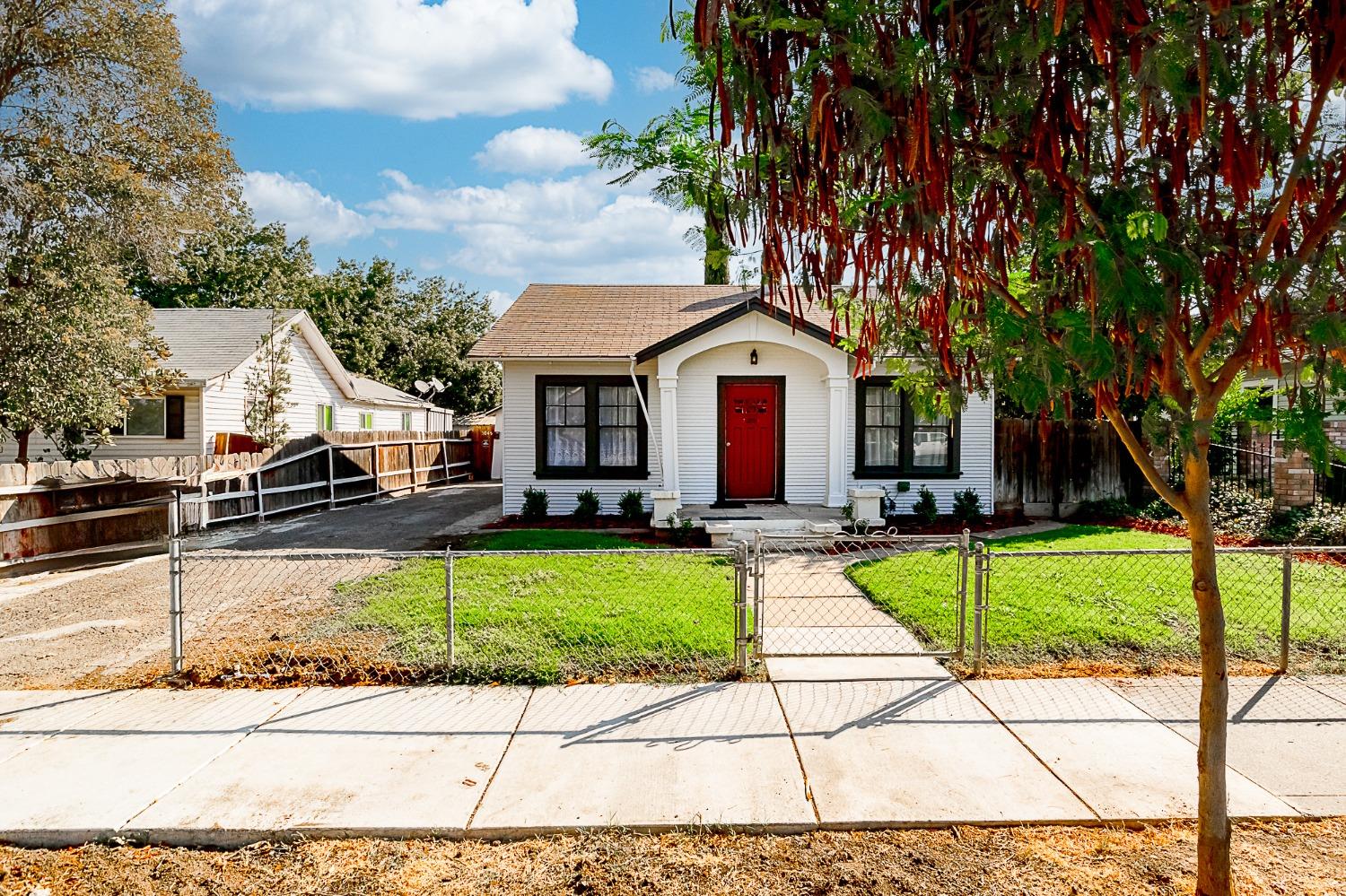 Detail Gallery Image 3 of 35 For 304 S 4th St, Patterson,  CA 95363 - 2 Beds | 1 Baths