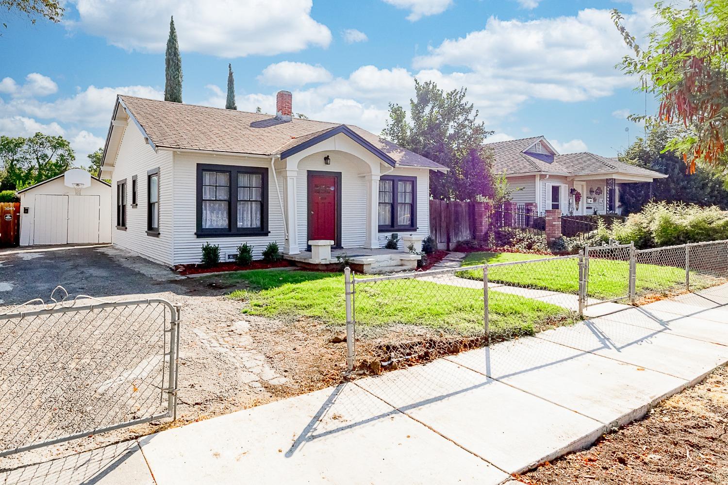 Detail Gallery Image 2 of 35 For 304 S 4th St, Patterson,  CA 95363 - 2 Beds | 1 Baths