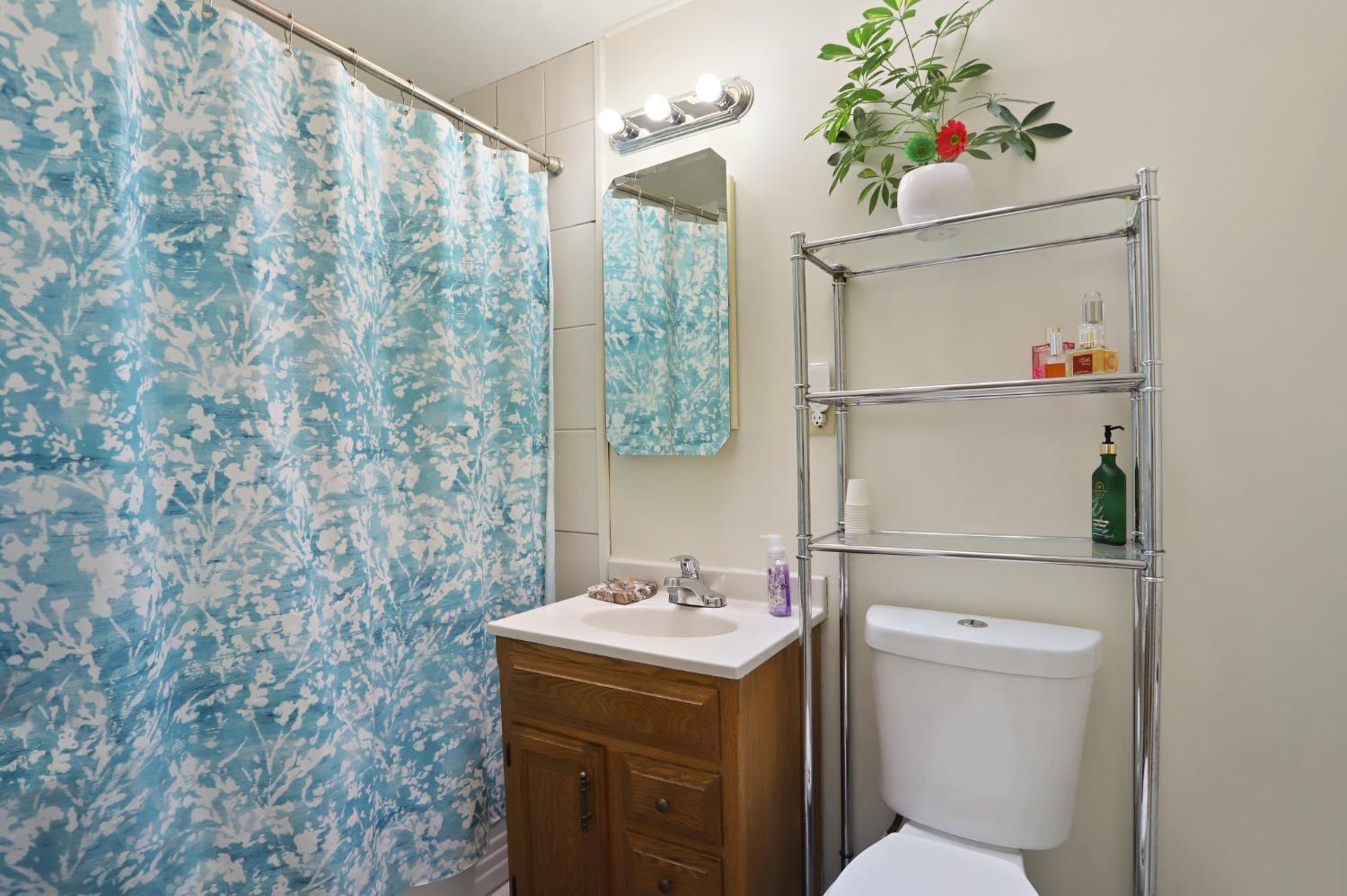 Detail Gallery Image 15 of 20 For 426 W 5th St, Stockton,  CA 95206 - 3 Beds | 2 Baths