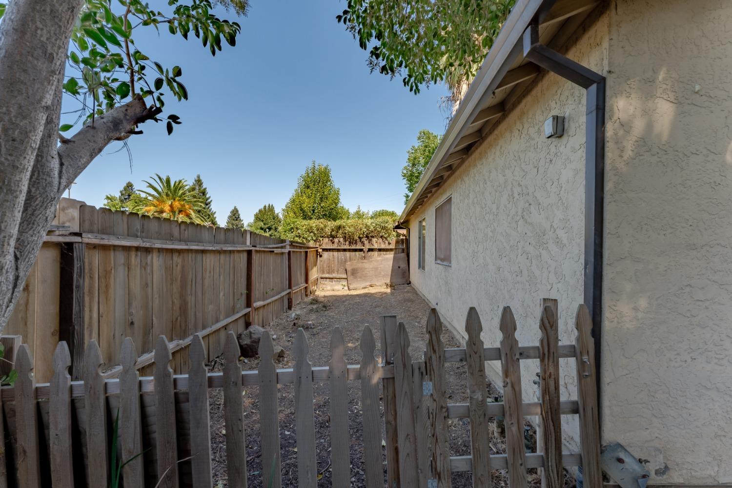 Detail Gallery Image 27 of 30 For 1130 Rudger Way, Sacramento,  CA 95833 - 3 Beds | 2 Baths