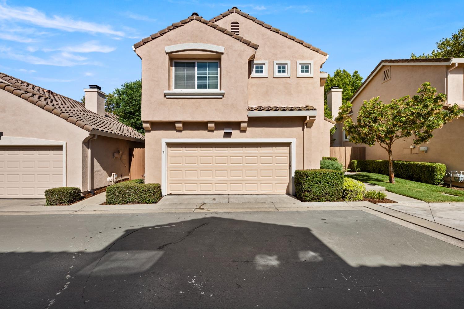 Detail Gallery Image 5 of 31 For 7 Naples Ct, Sacramento,  CA 95831 - 3 Beds | 2/1 Baths