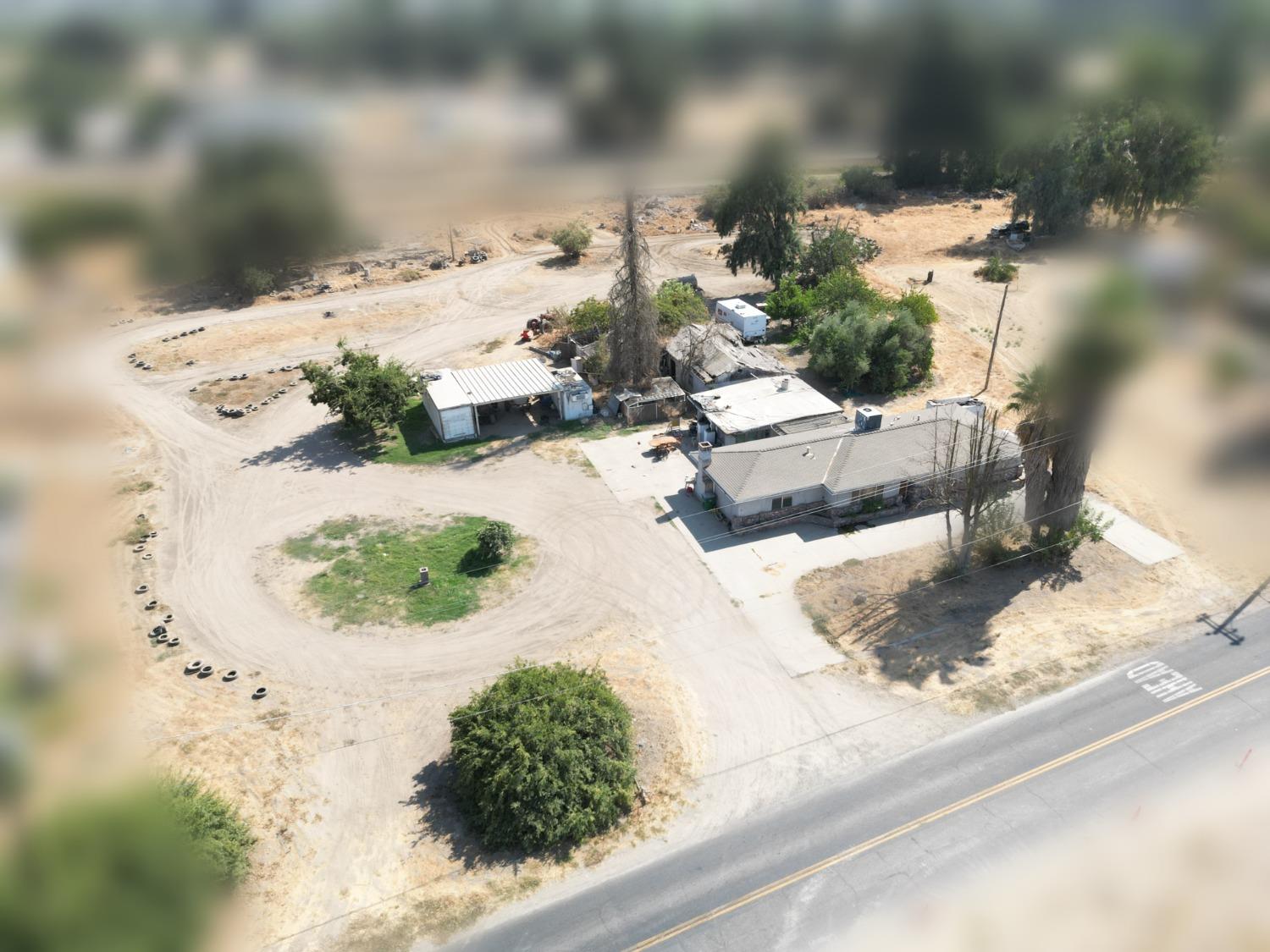 E Mount Whitney Avenue, Laton, California image 34