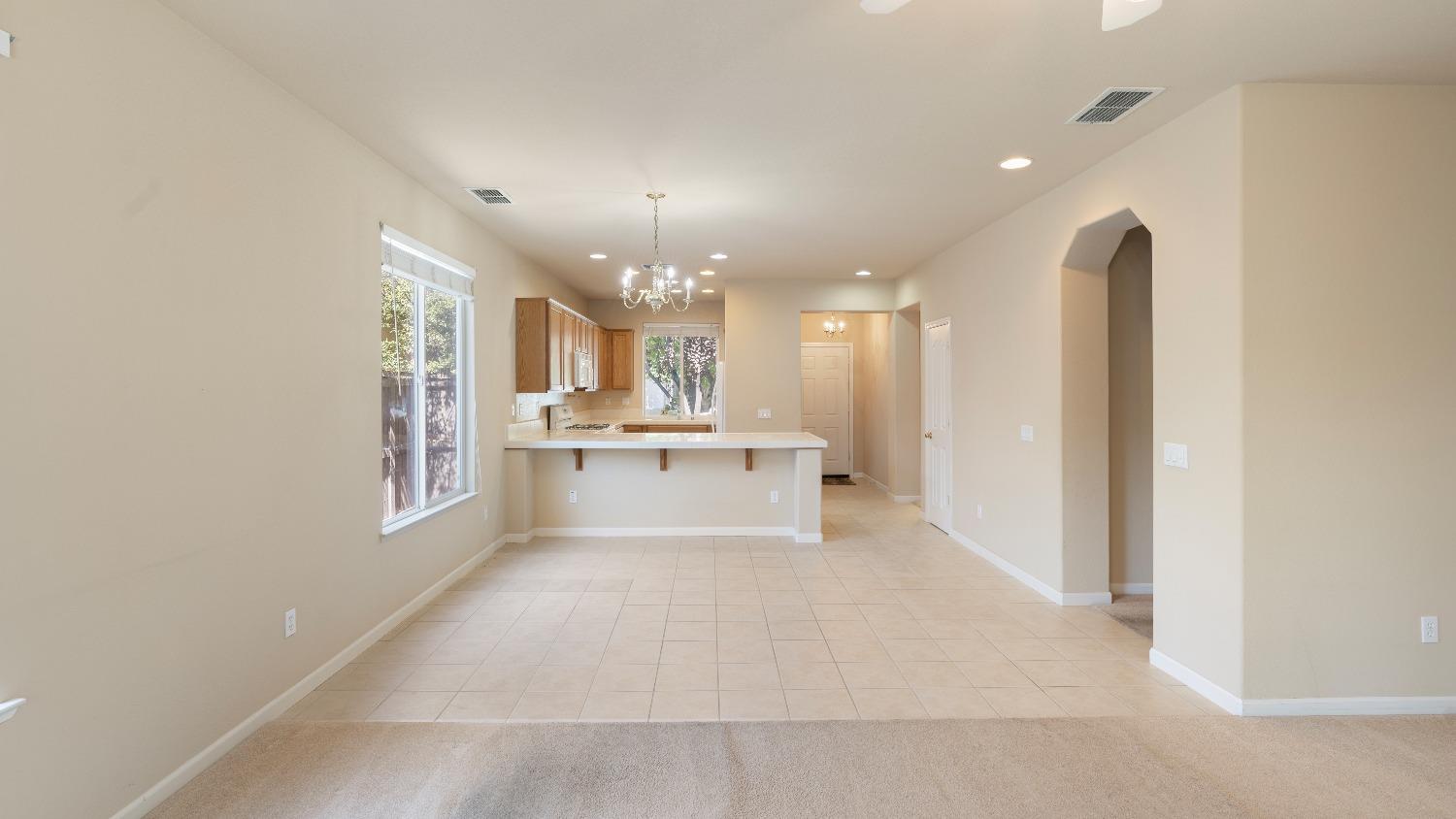 Detail Gallery Image 14 of 38 For 2344 Ryedale Ln, Sacramento,  CA 95835 - 2 Beds | 2 Baths