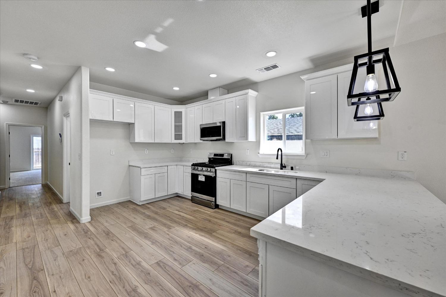 Detail Gallery Image 14 of 28 For 1731 W 10th Ave, Olivehurst,  CA 95961 - 3 Beds | 2 Baths