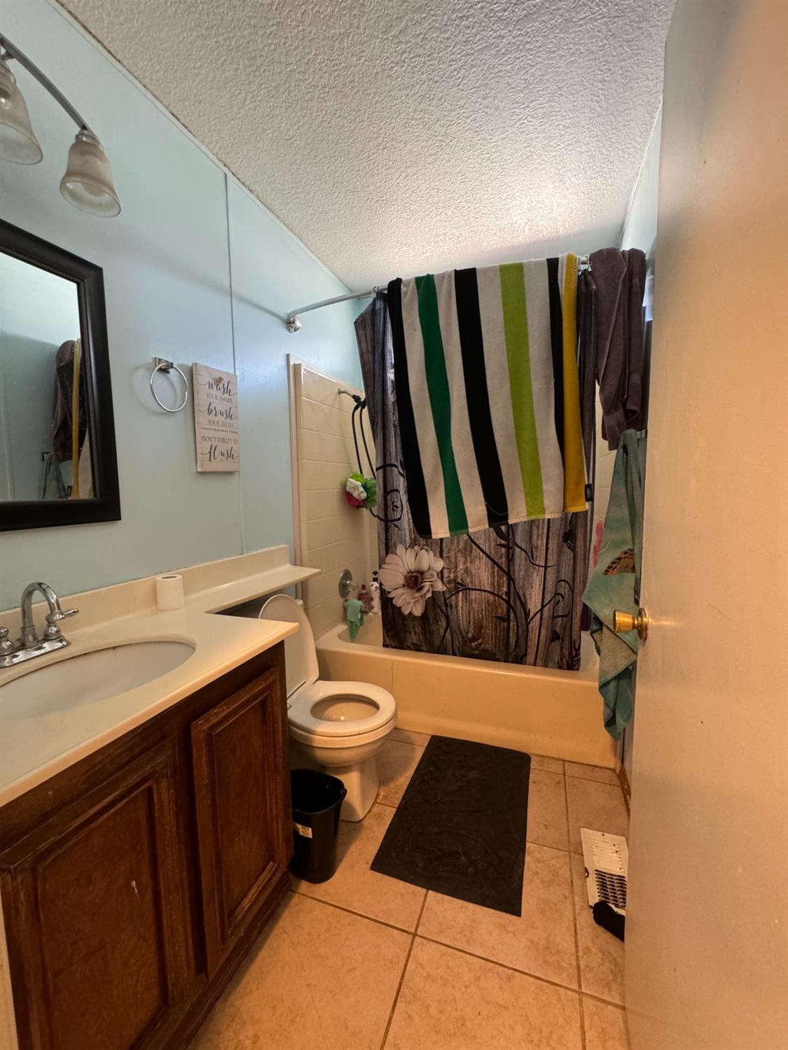 Detail Gallery Image 6 of 8 For 805 Watson, Modesto,  CA 95358 - 3 Beds | 2 Baths