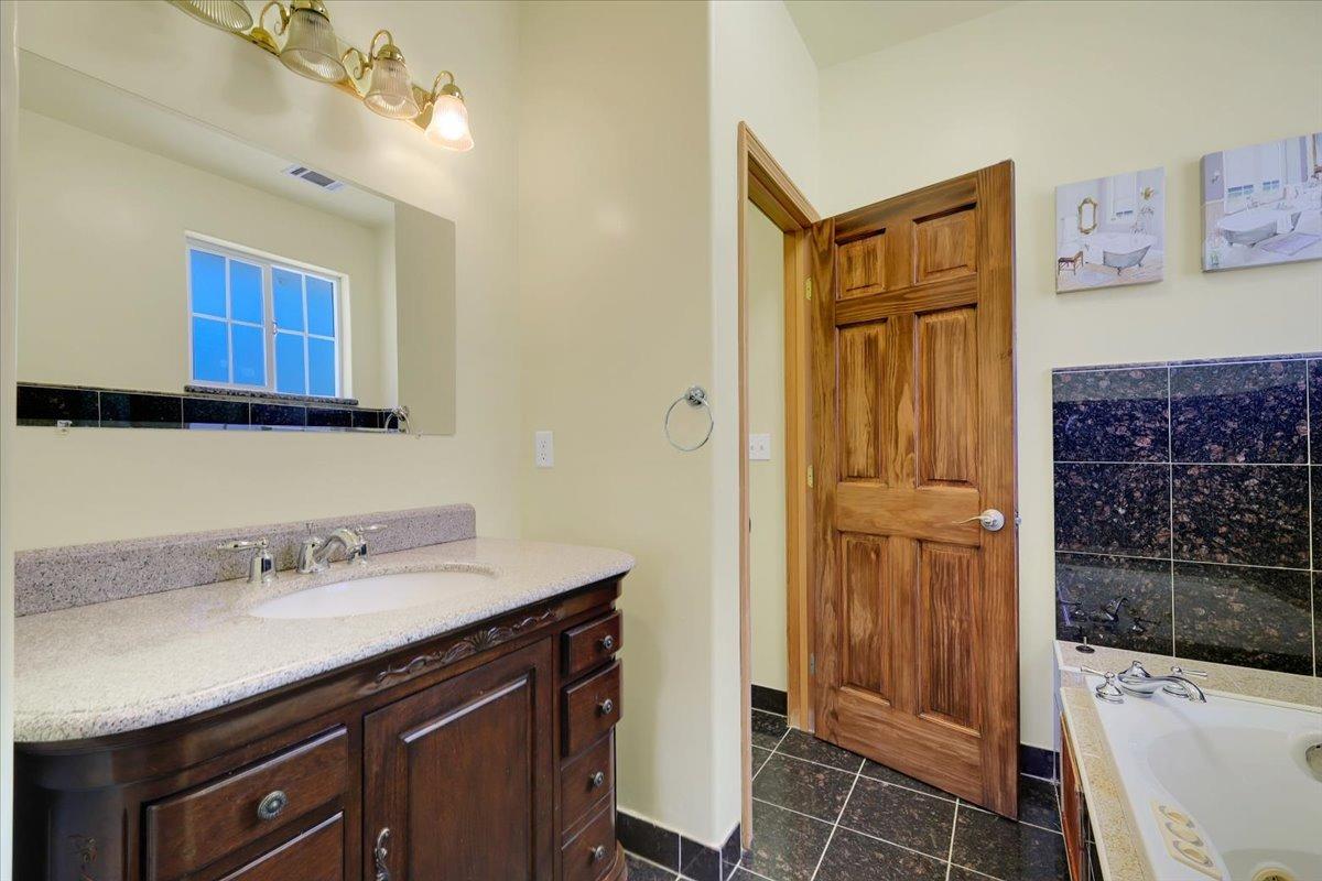 Detail Gallery Image 13 of 71 For 2940 Oro Quincy Hwy, Oroville,  CA 95966 - 5 Beds | 4/1 Baths