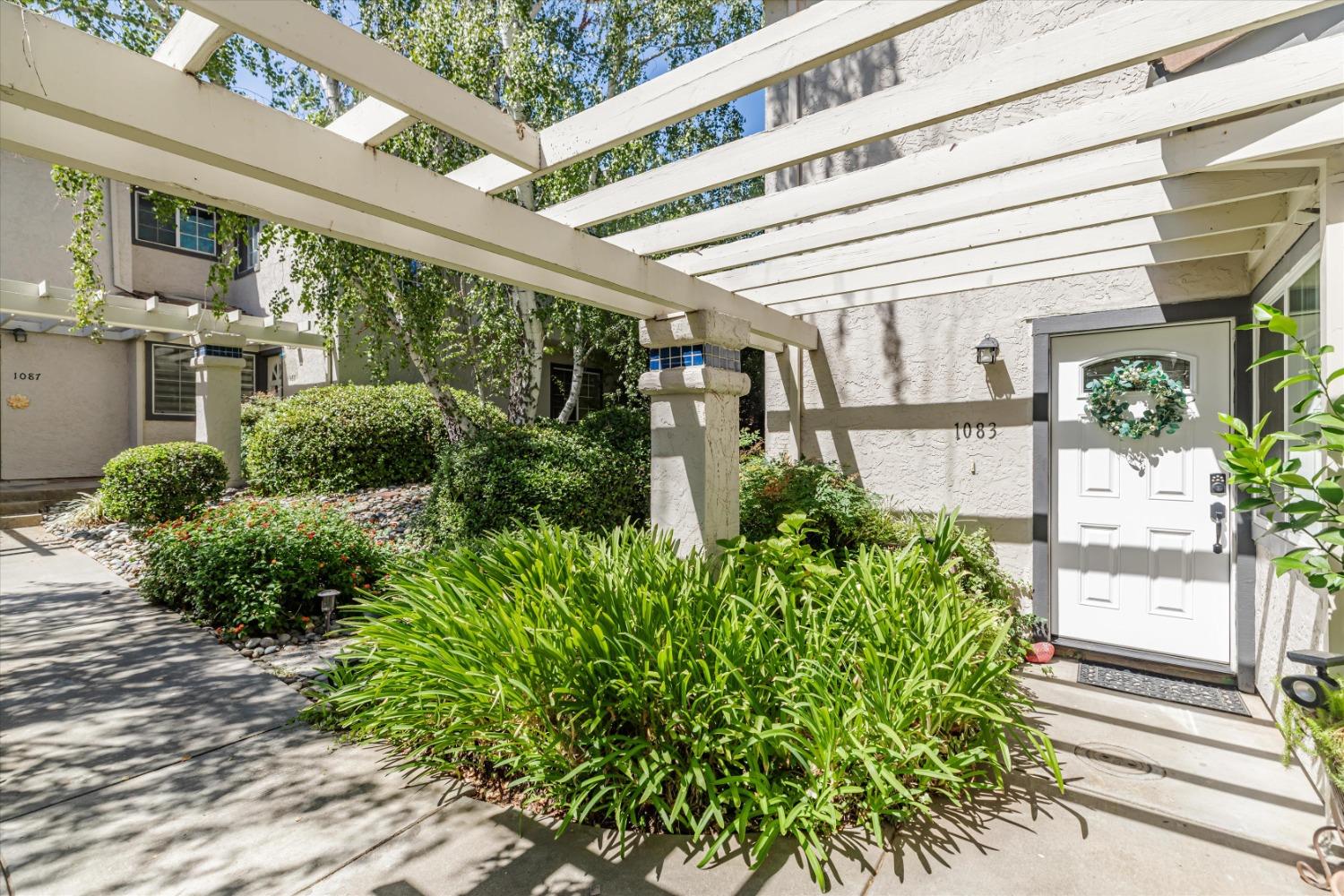 Detail Gallery Image 1 of 1 For 1083 Almaden Village Ln, San Jose,  CA 95120 - 3 Beds | 2/1 Baths