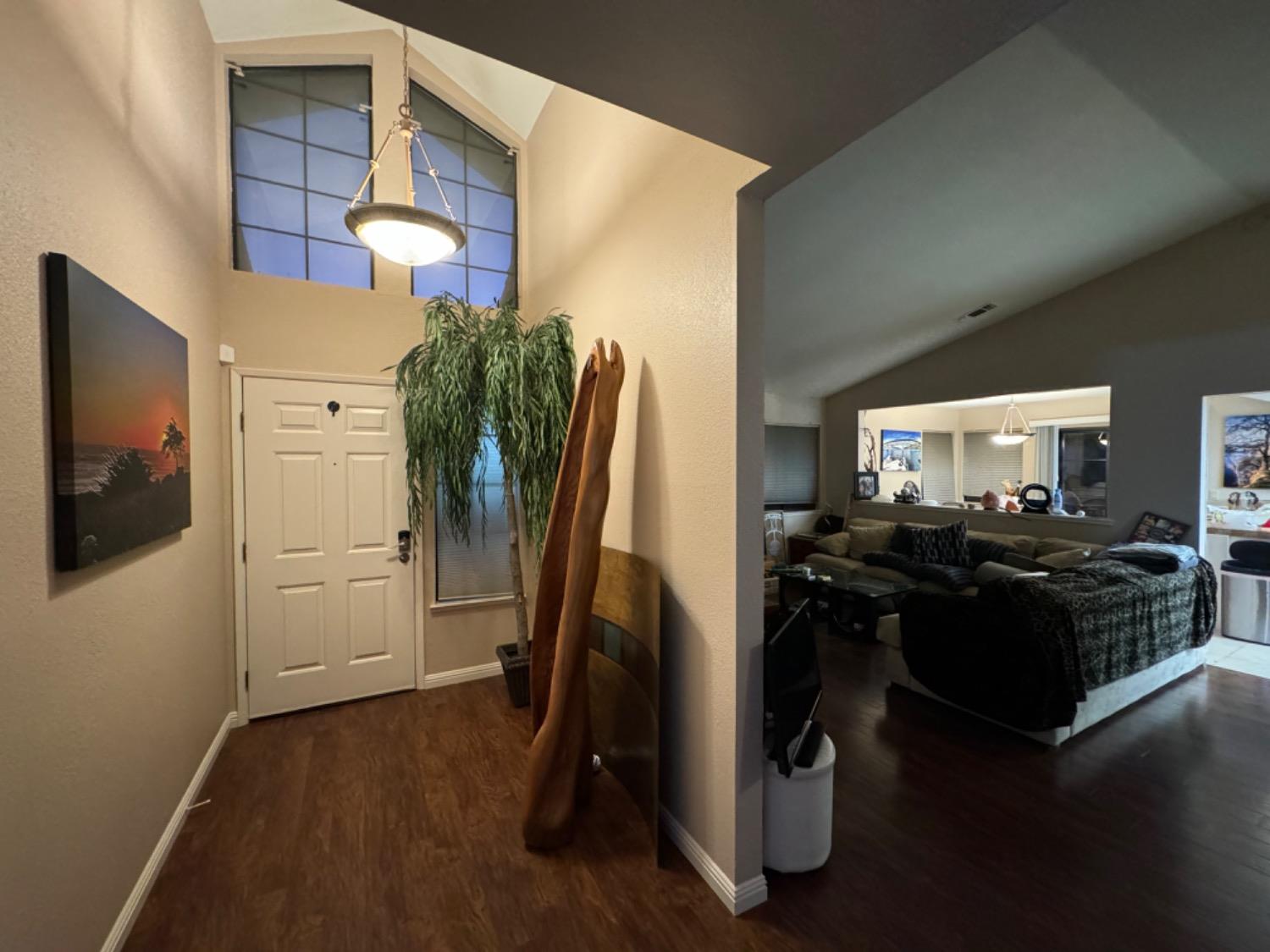 Detail Gallery Image 3 of 49 For 8185 Shane Ln, Citrus Heights,  CA 95610 - 3 Beds | 2 Baths