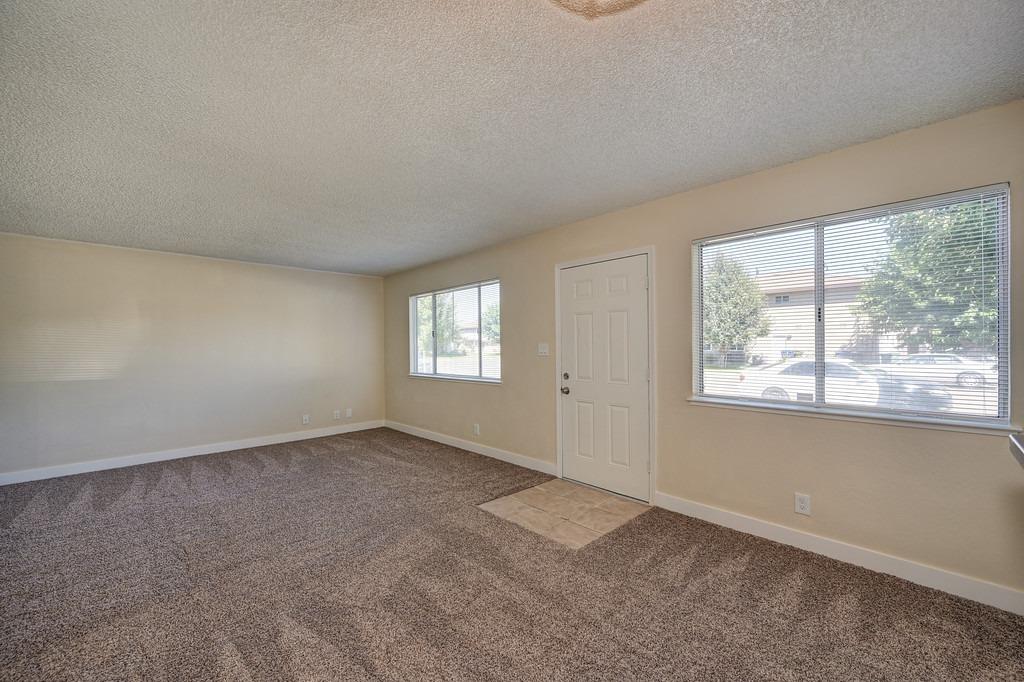 Detail Gallery Image 9 of 31 For 9004 El Cajon Way #1,  Sacramento,  CA 95826 - 2 Beds | 1 Baths