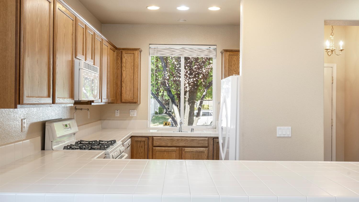 Detail Gallery Image 12 of 38 For 2344 Ryedale Ln, Sacramento,  CA 95835 - 2 Beds | 2 Baths