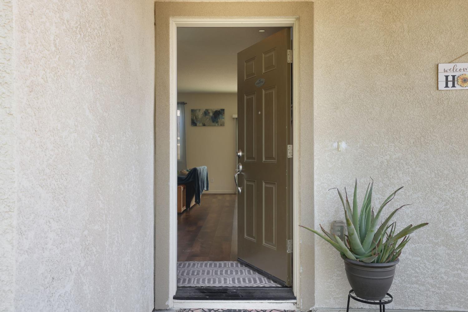 Detail Gallery Image 5 of 41 For 1711 Silver Ridge Way, Oakdale,  CA 95361 - 4 Beds | 2/1 Baths