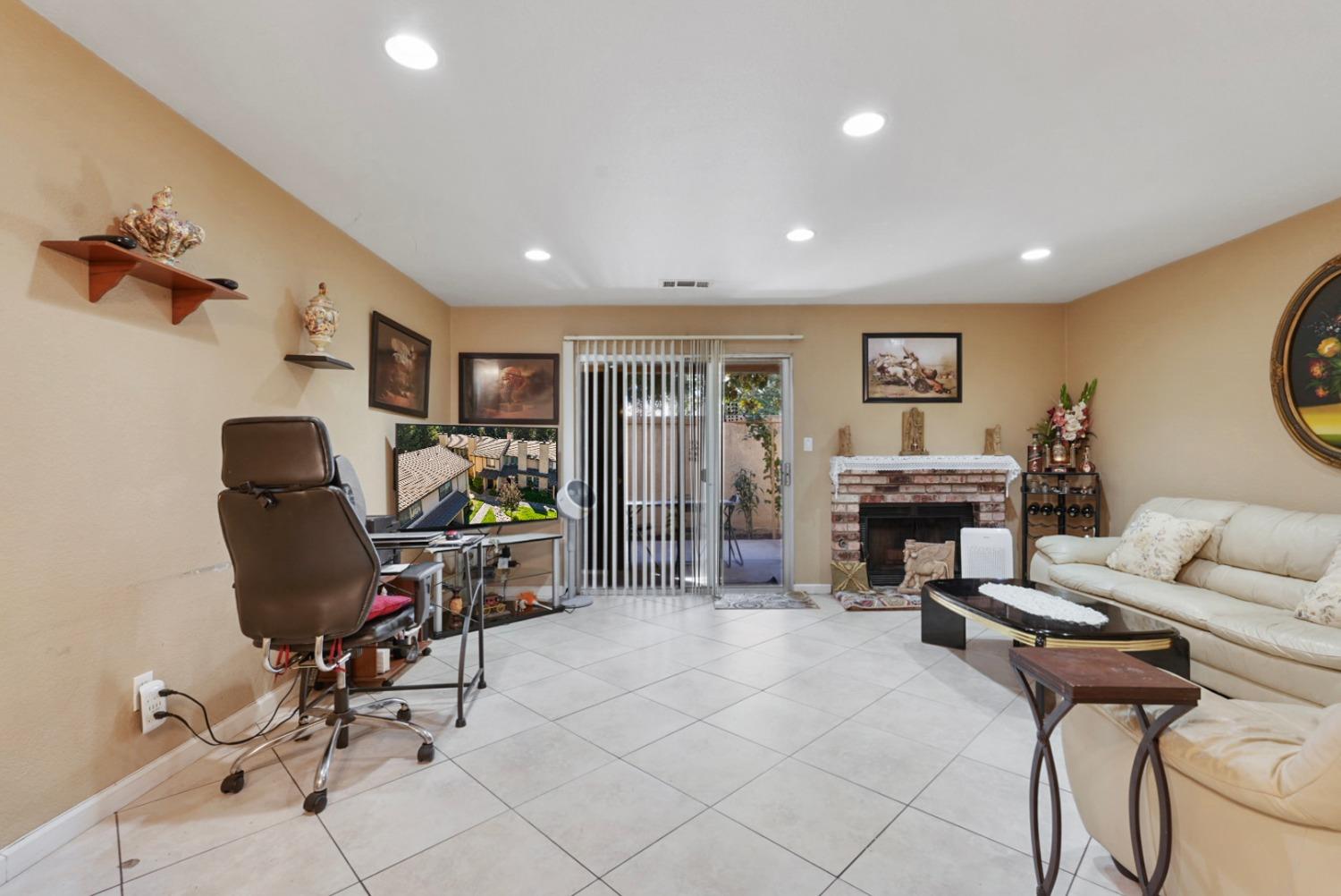 Detail Gallery Image 6 of 21 For 3058 Andre Ln, Turlock,  CA 95382 - 2 Beds | 1/1 Baths