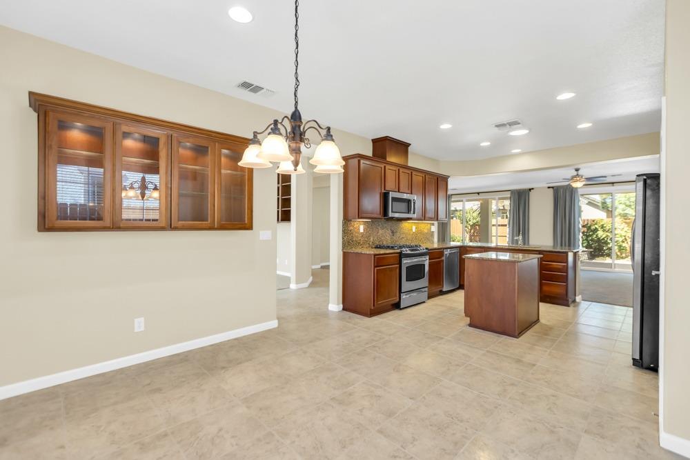 Detail Gallery Image 18 of 63 For 7609 Chatsworth Cir, Elk Grove,  CA 95757 - 2 Beds | 2 Baths